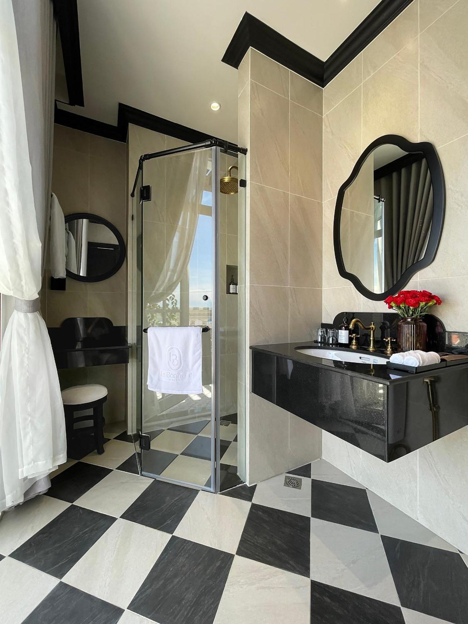 Hotel Le Bonheur