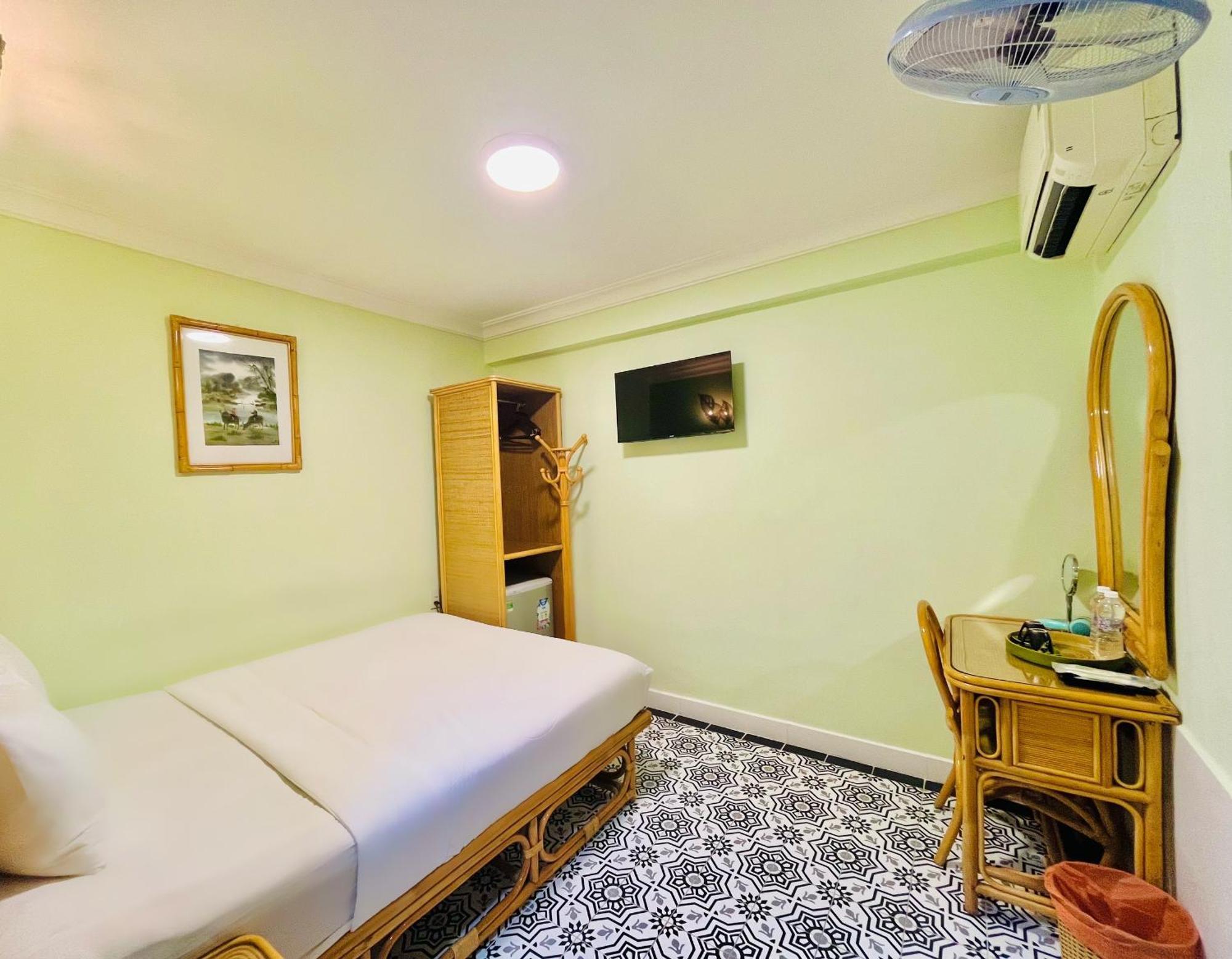 Khách sạn Spring House 3*