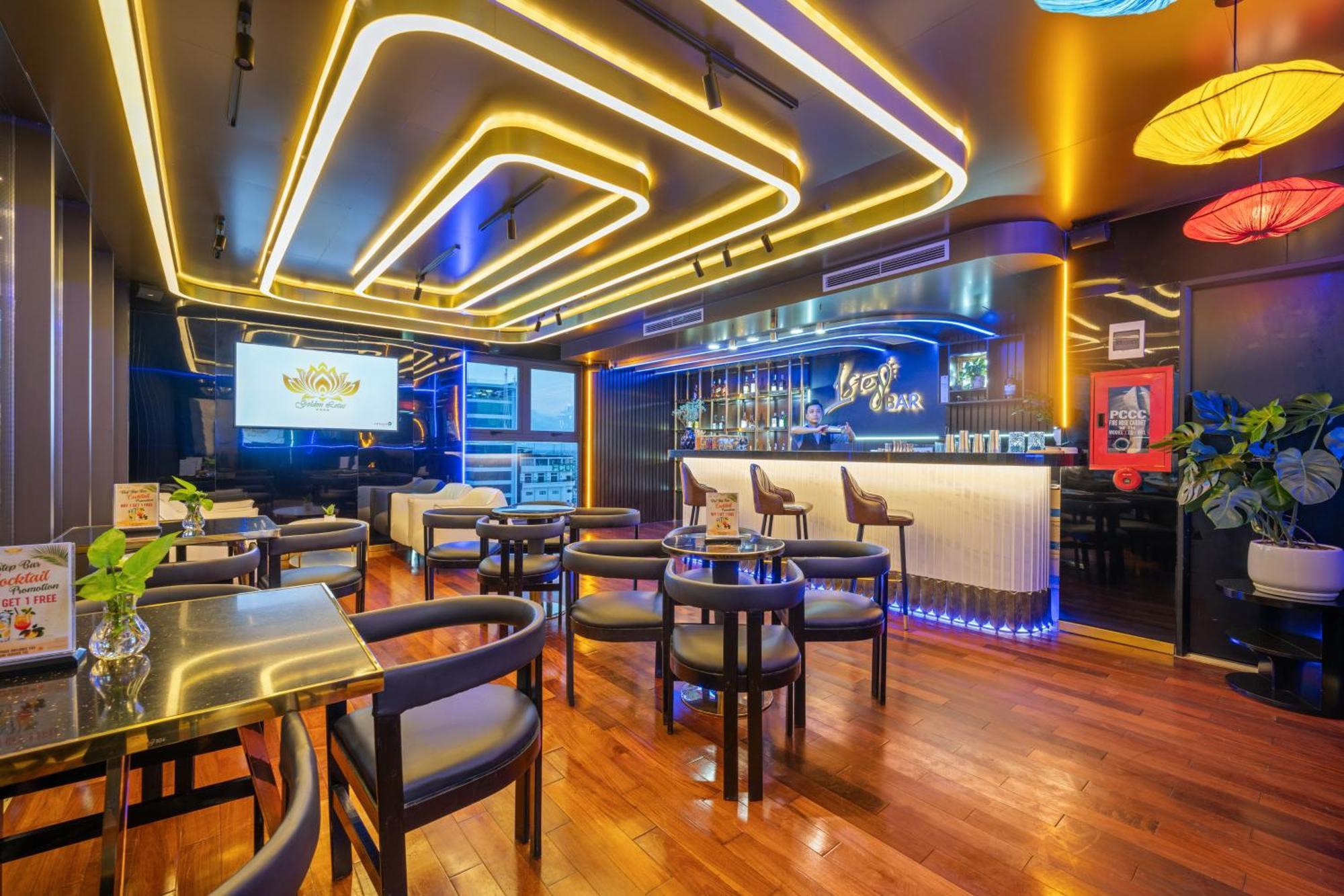 Hotel Golden Lotus - Rooftop Bar Sea View 4*