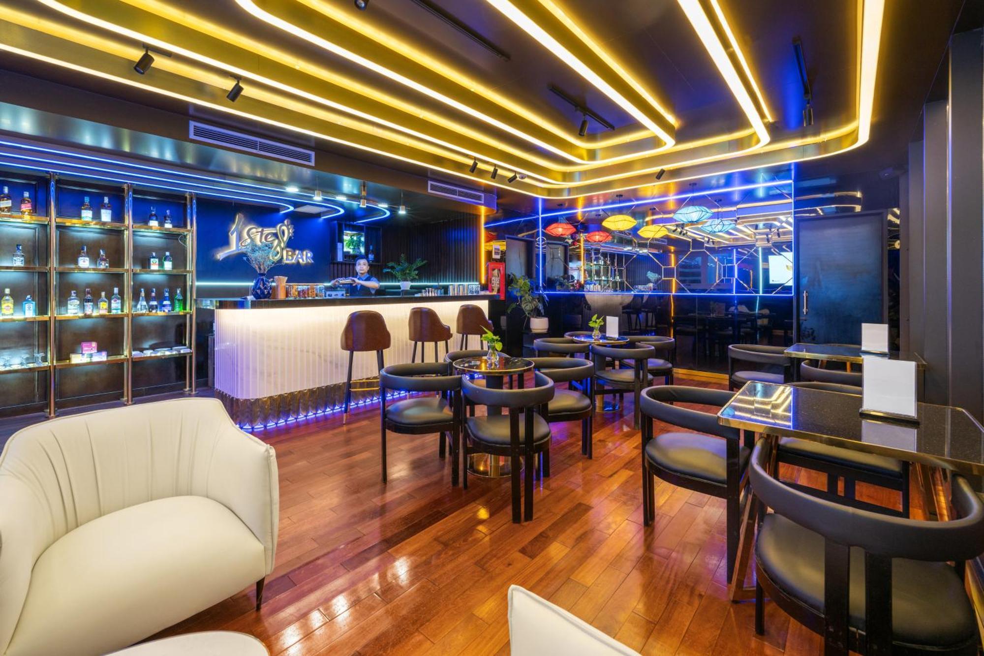 Golden Lotus - Rooftop Bar Sea View Hotel