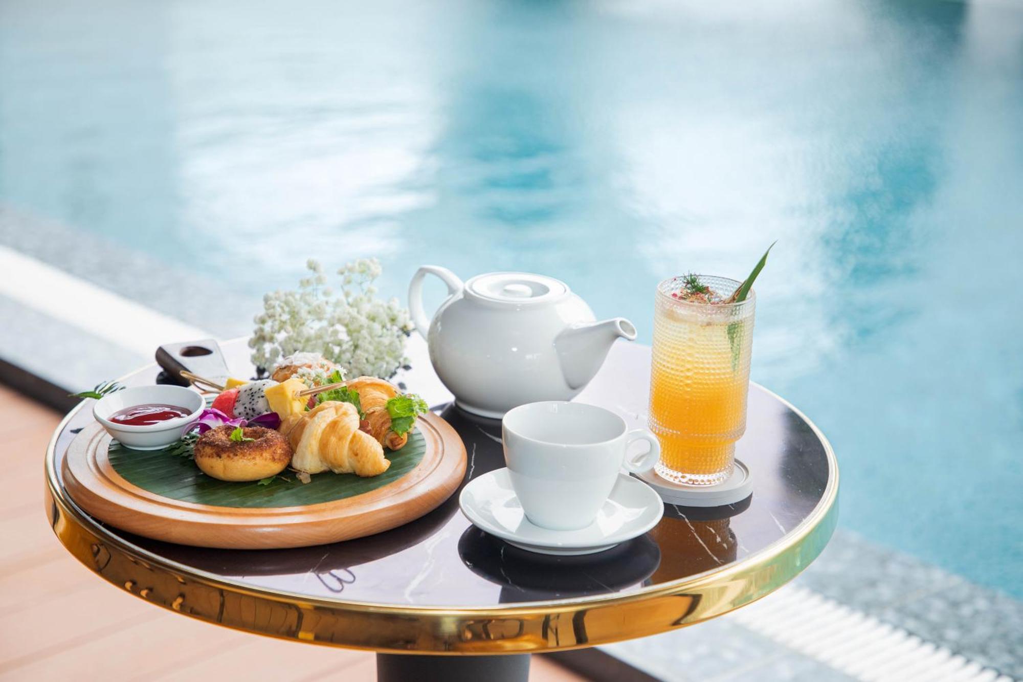 Golden Lotus - Rooftop Bar Sea View