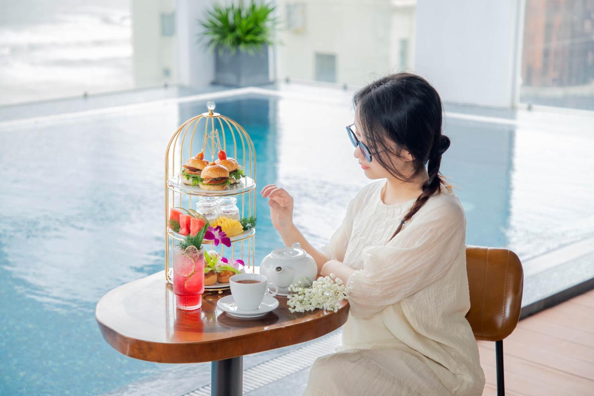 Golden Lotus - Rooftop Bar Sea View 4* Da Nang
