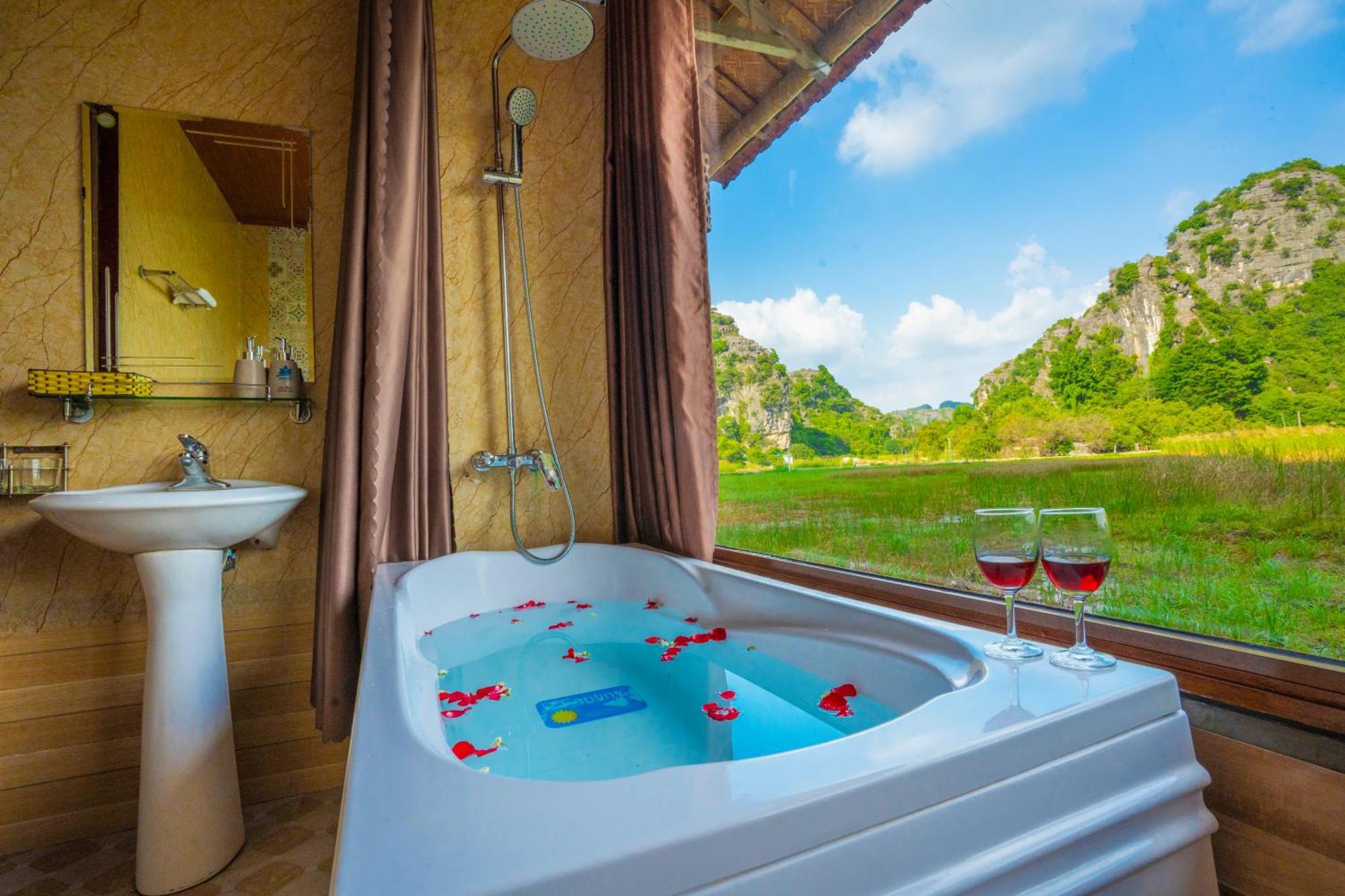 Homestay Lotus Field *