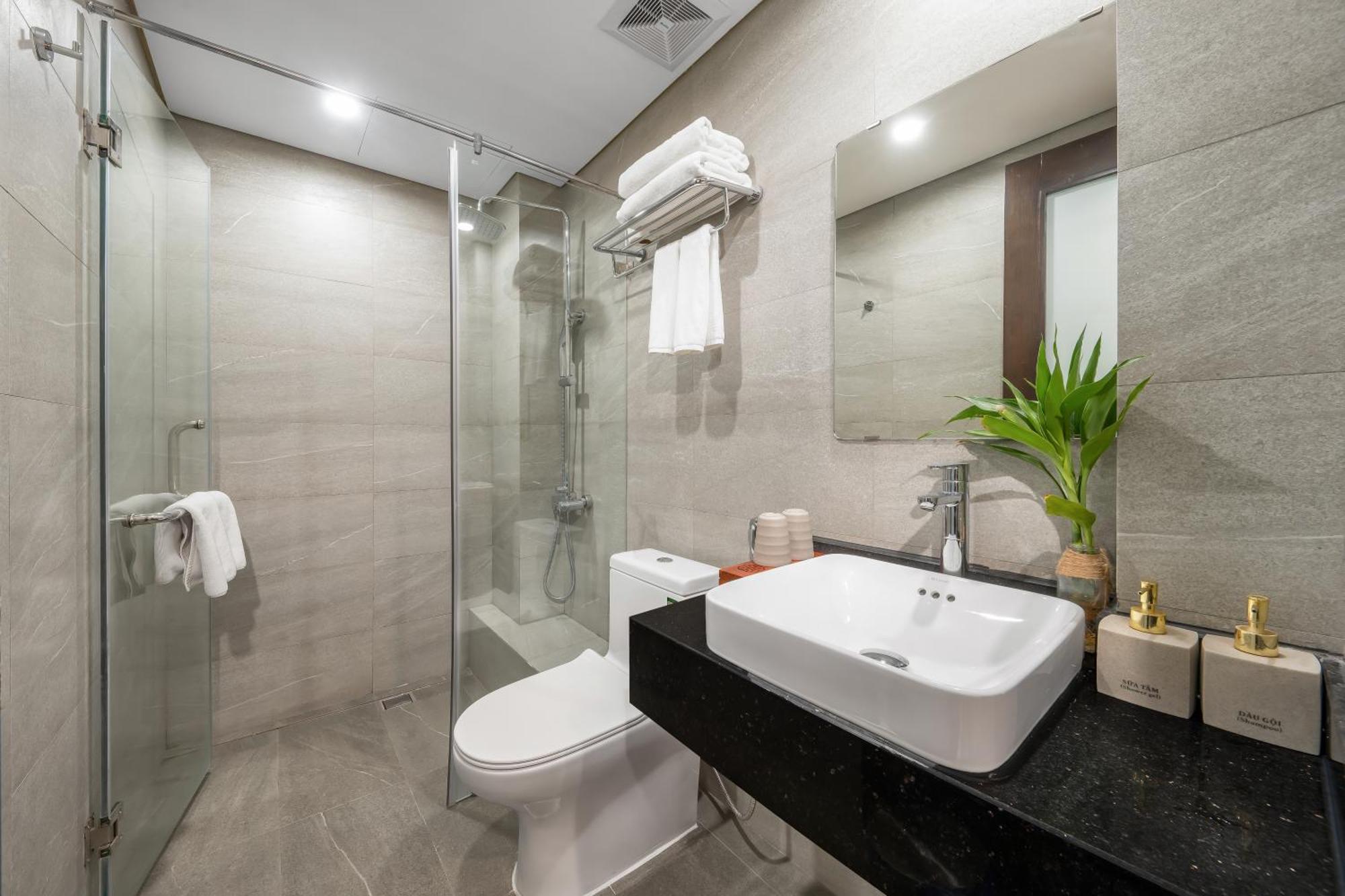 Fiesta Grand And Khách sạn 4*