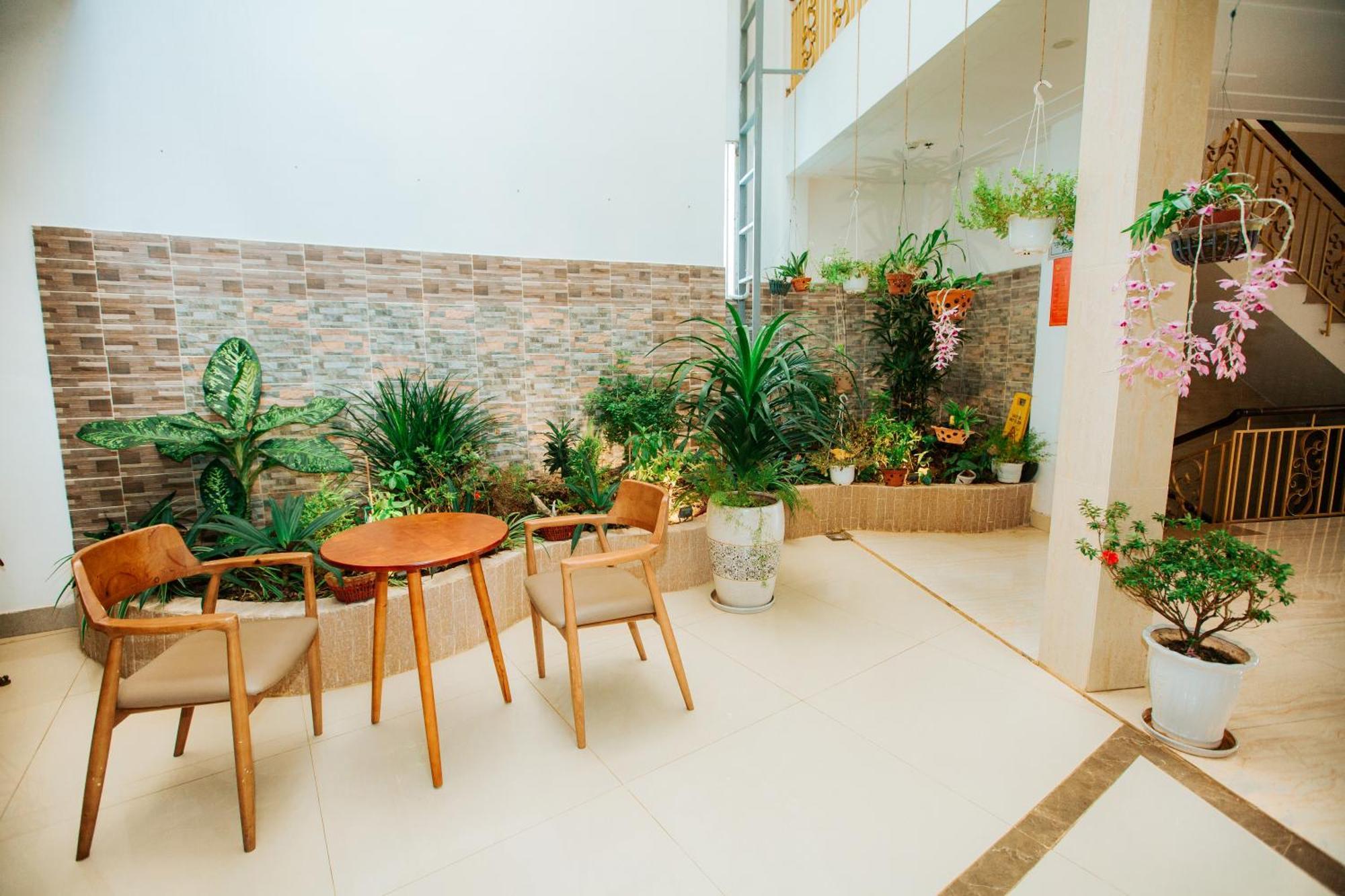 Le Centre Hotel