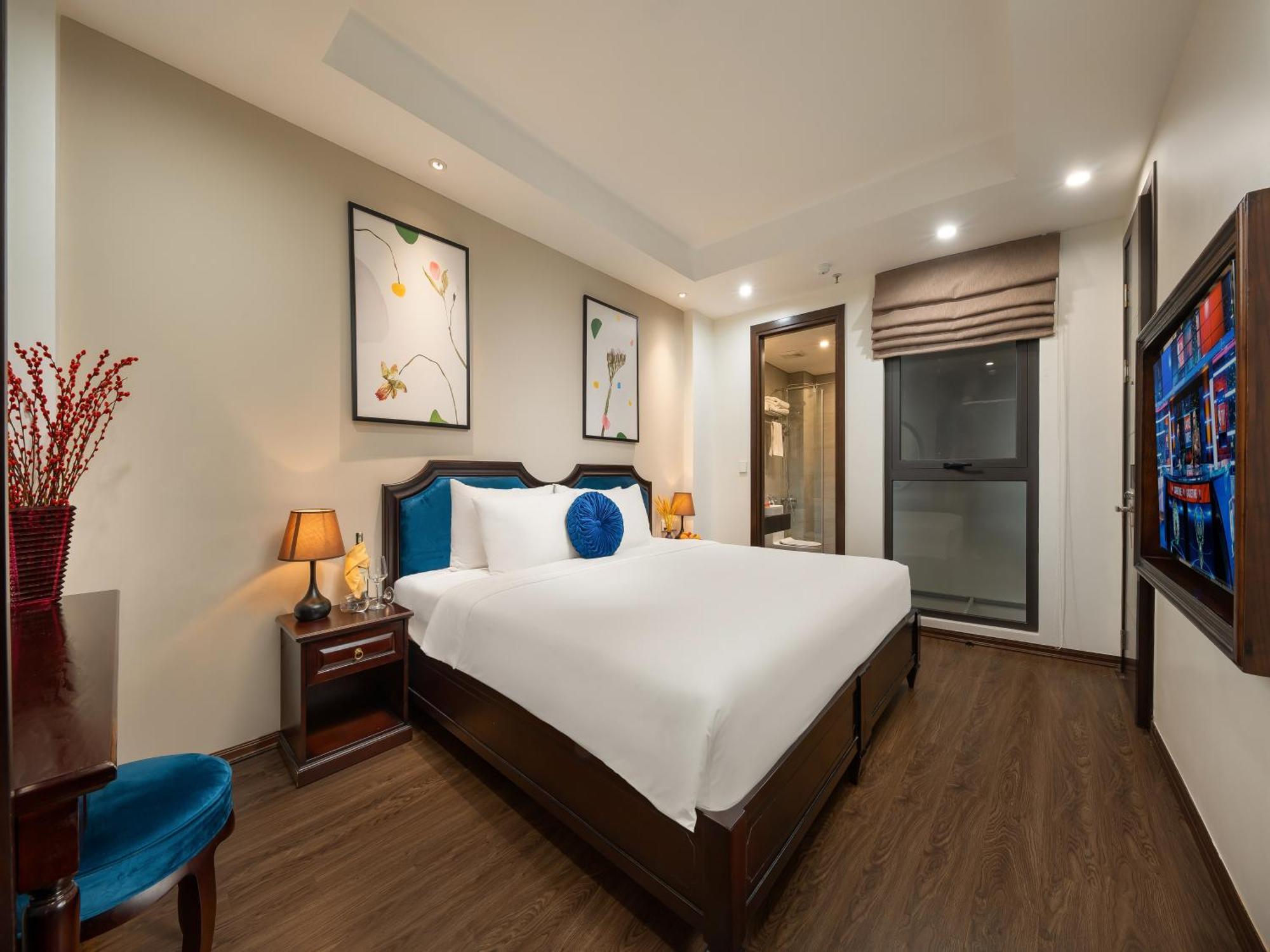 Fiesta Grand And Hà Nội