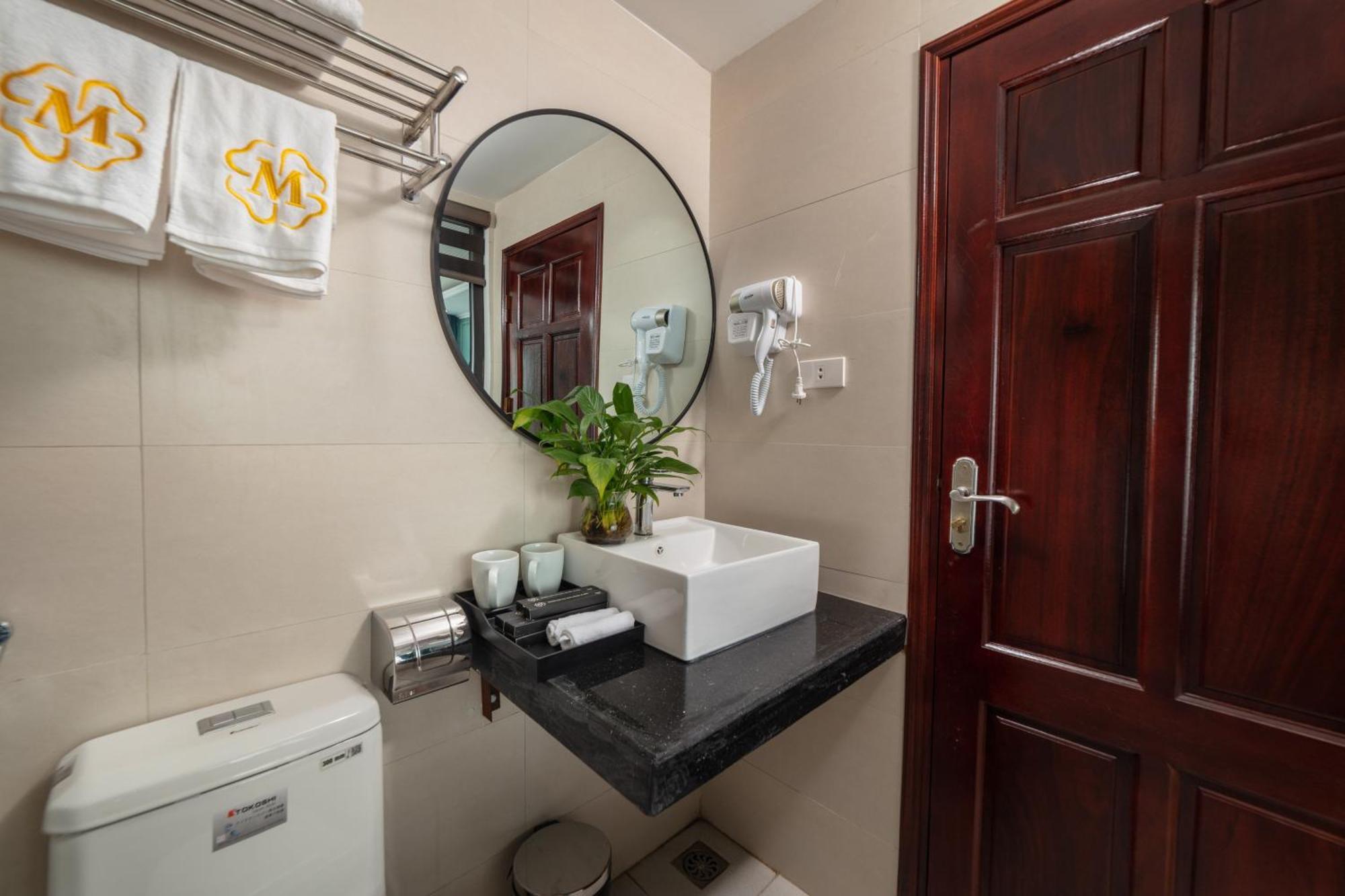 Hotel Madelise Adora & Travel Hanoi