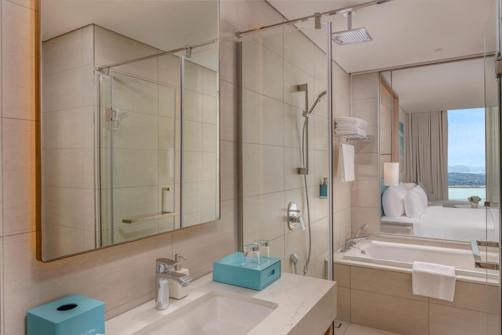 Luxury Waterfront A La Carte Apartment Ha Long