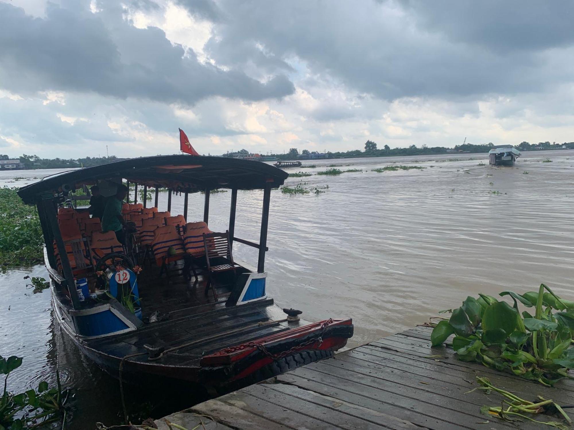 Khach San Cuu Long A, Cho Hotel