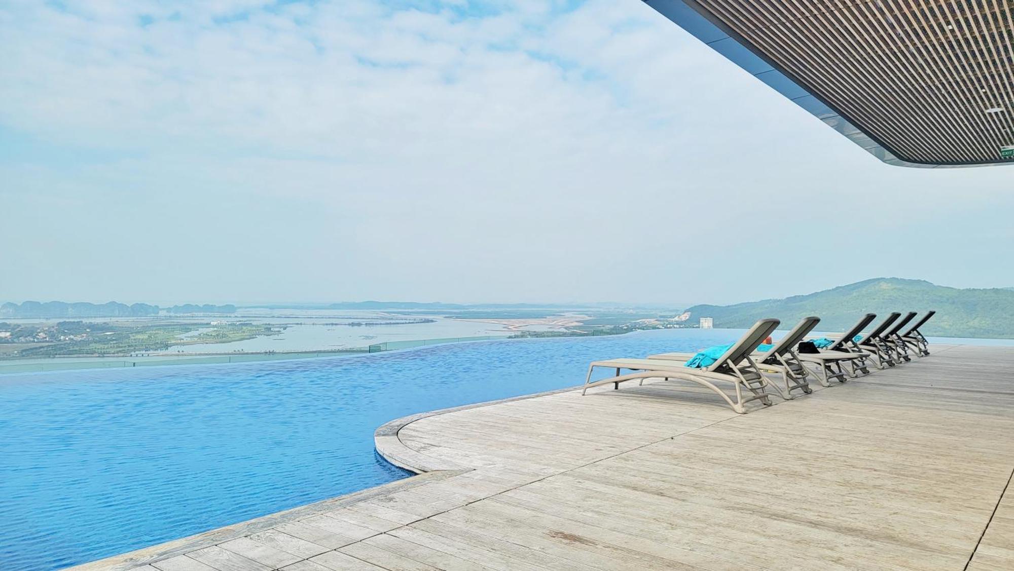 Luxury Waterfront A La Carte