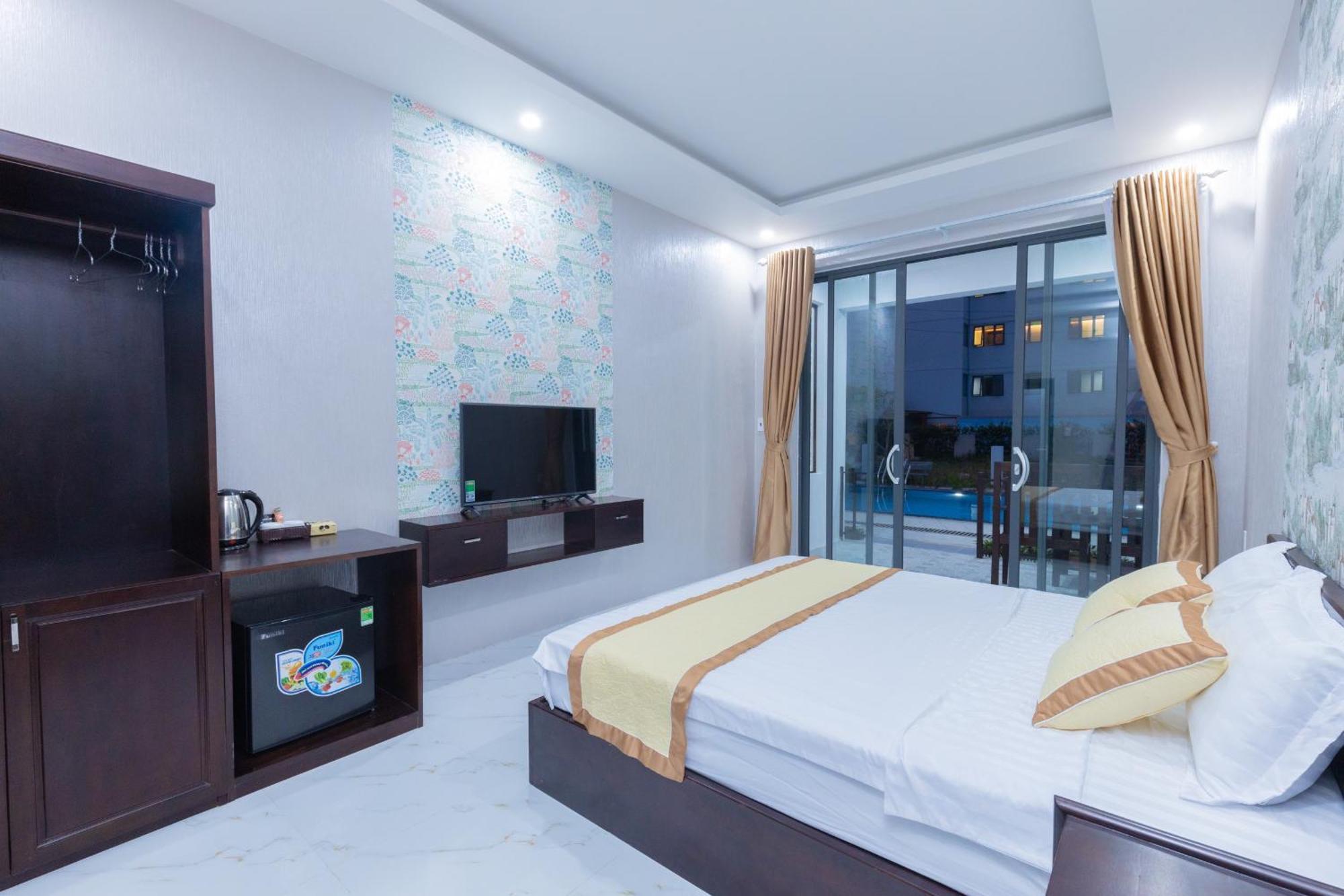 West Life Hotel