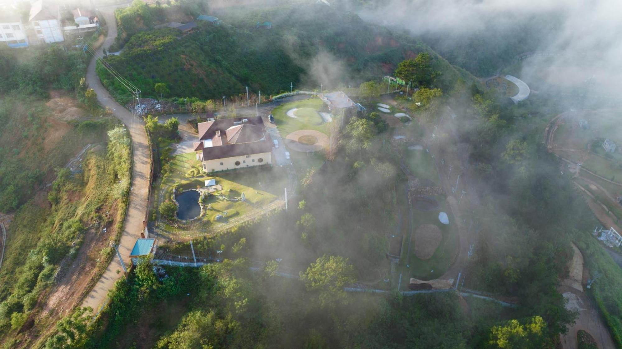 Four Spring & Golfs * Da Lat