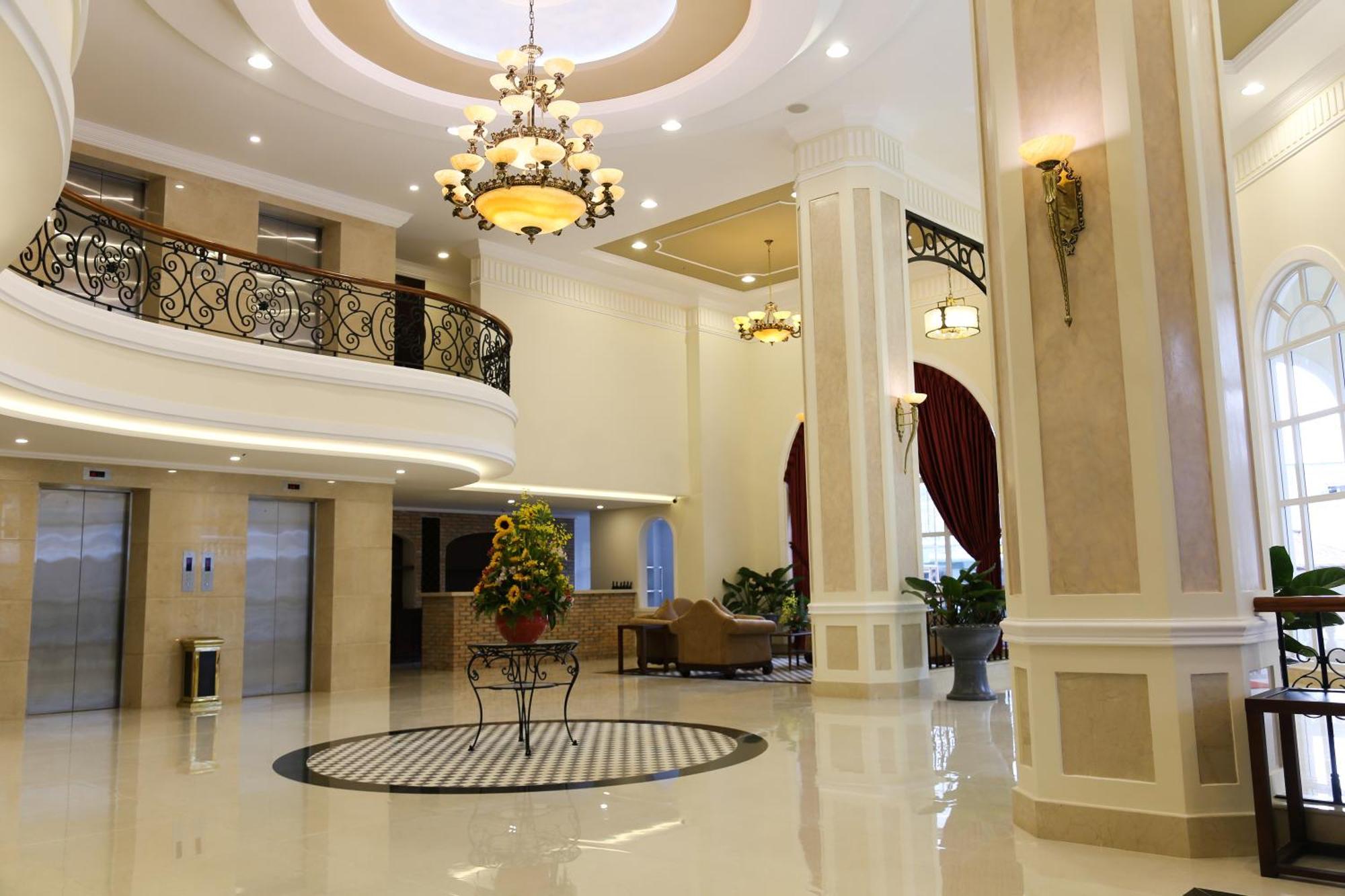 Iris Hotel 3*