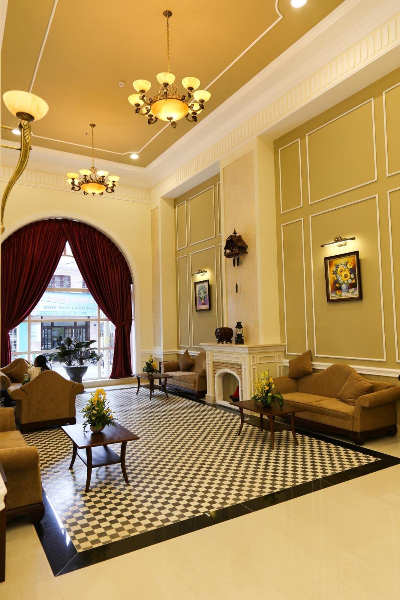 Iris Hotel