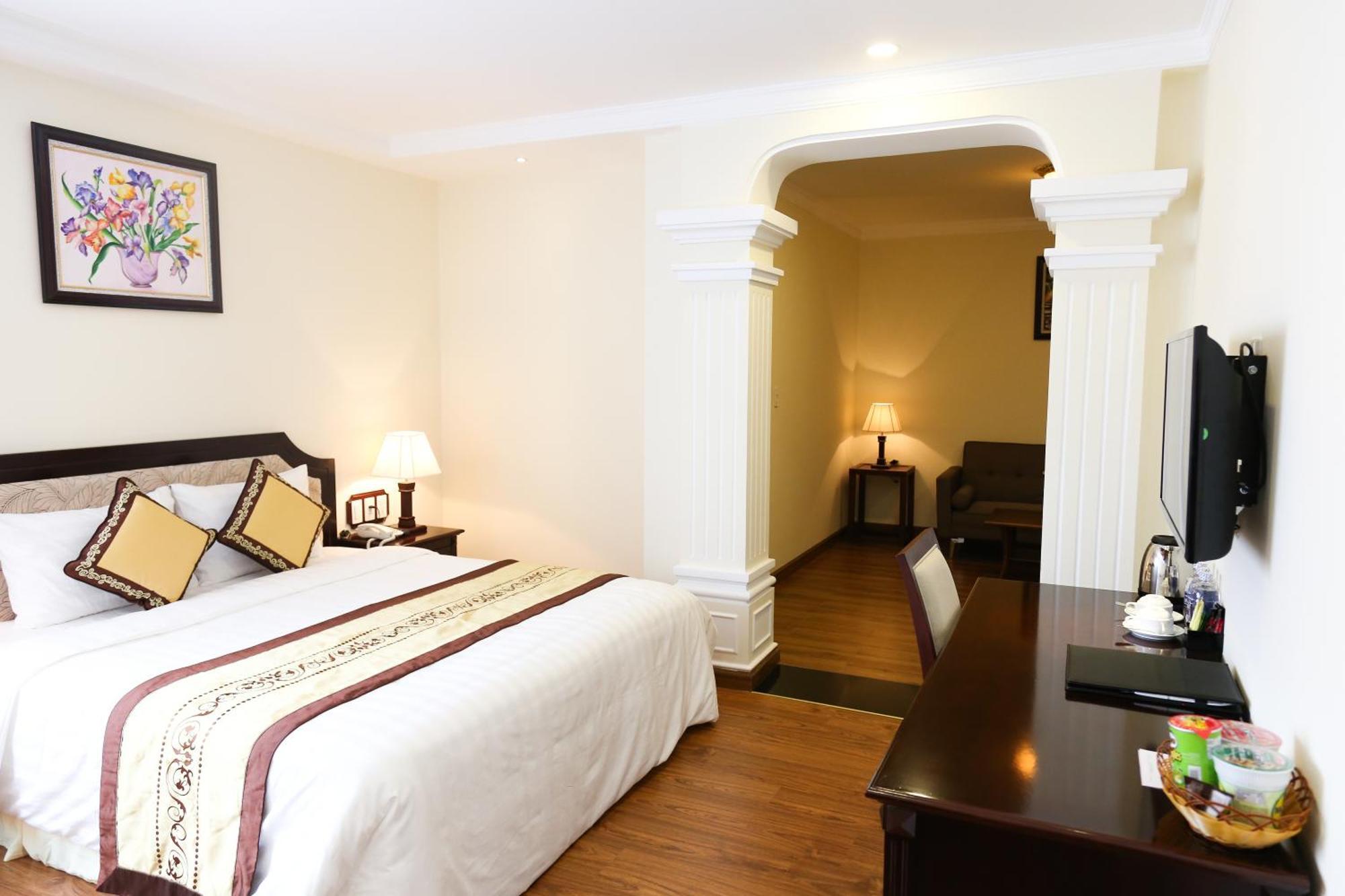 Iris Hotel 3*