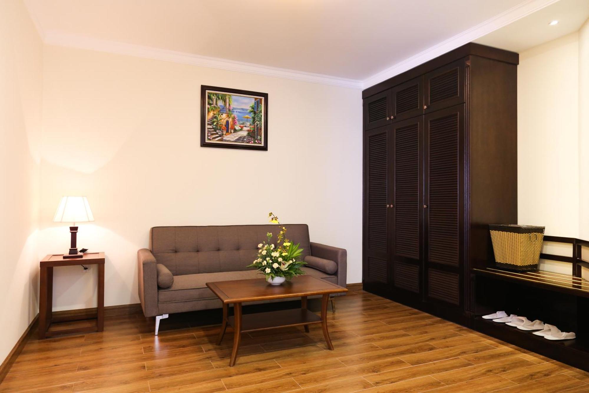 Iris Hotel