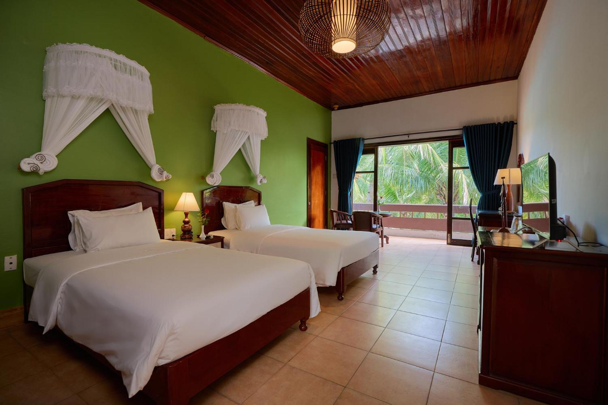 Lang Co Beach Resort