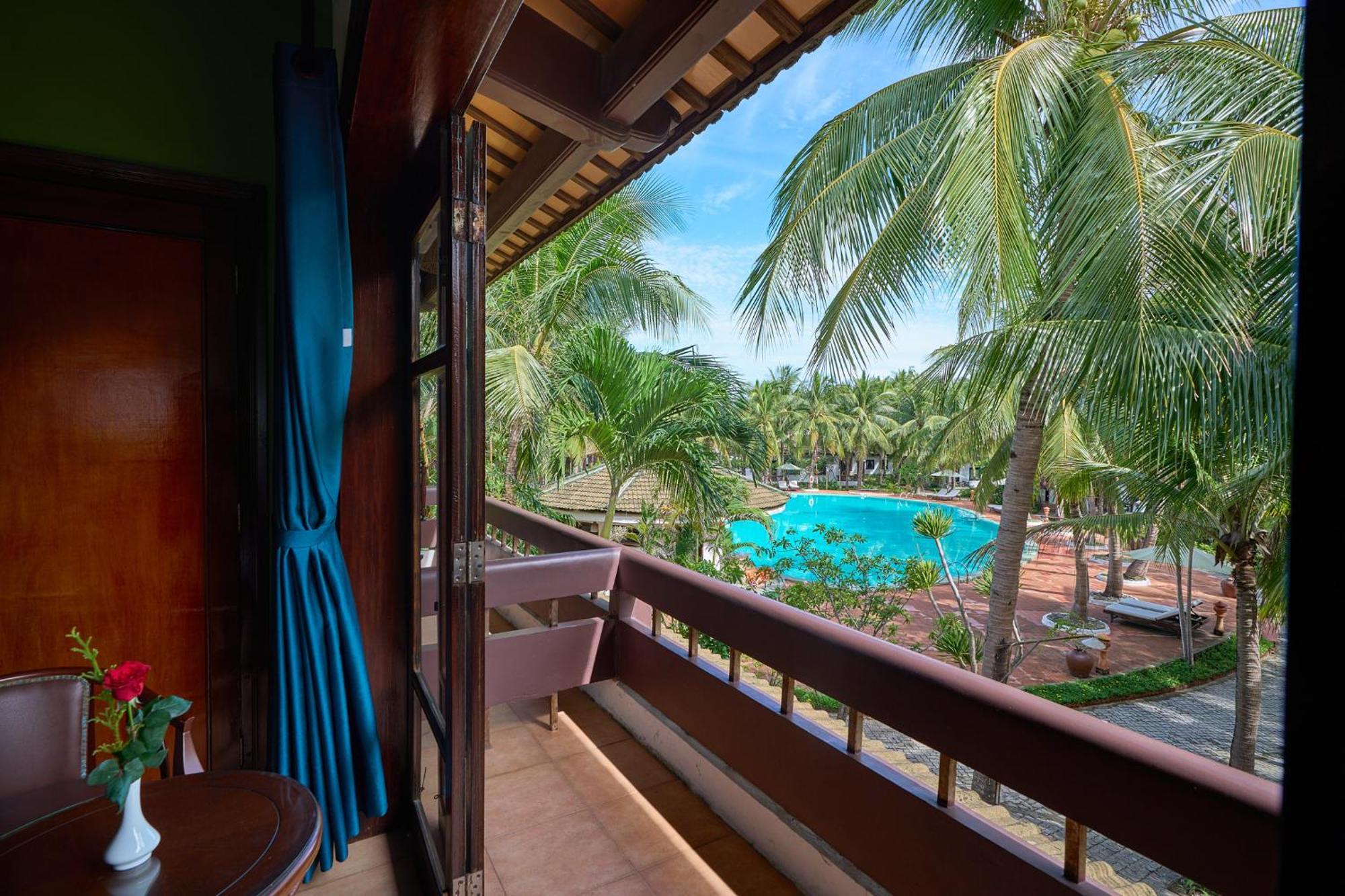 Lang Co Beach Resort