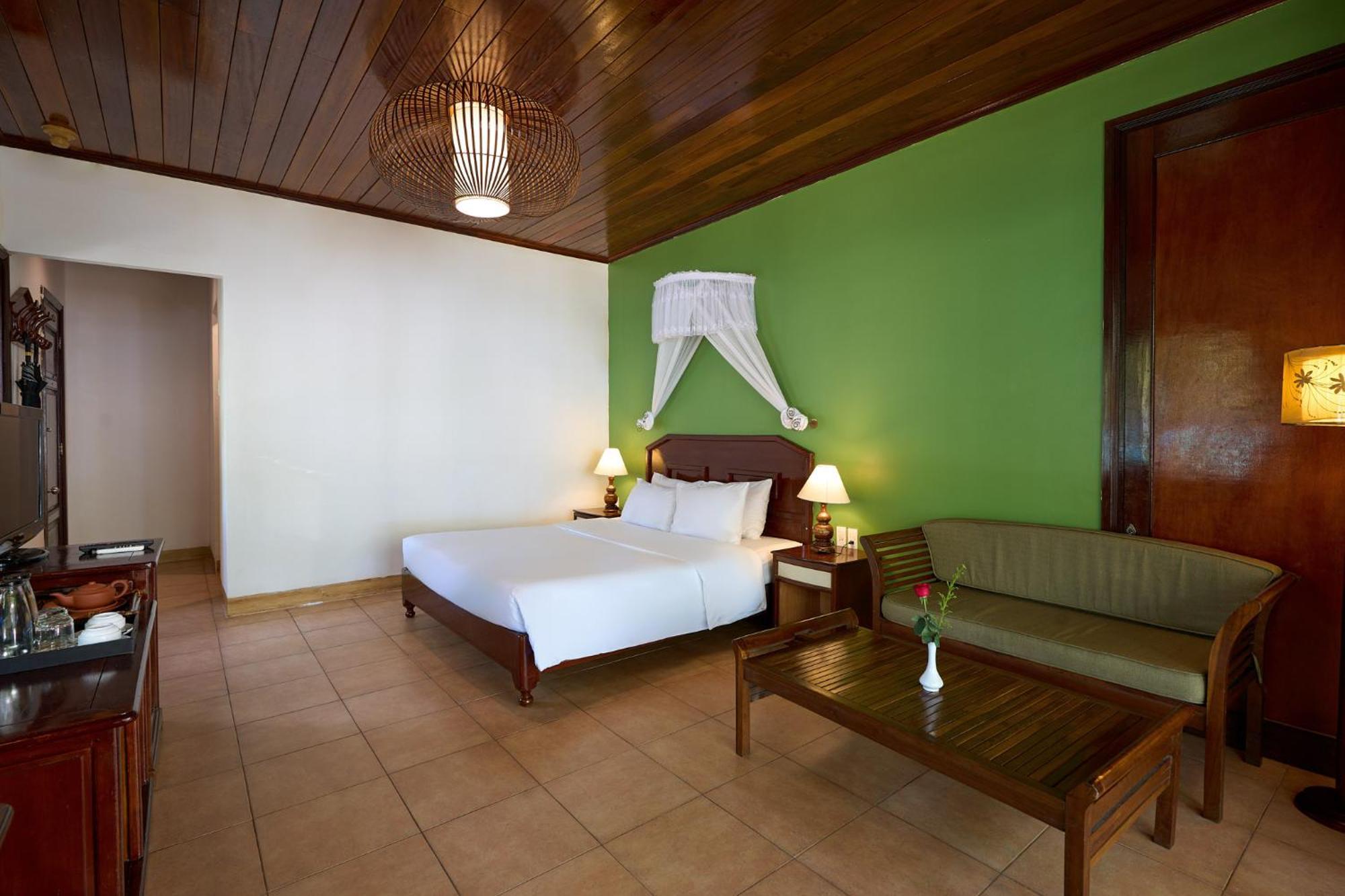 Lang Co Beach Resort 4*