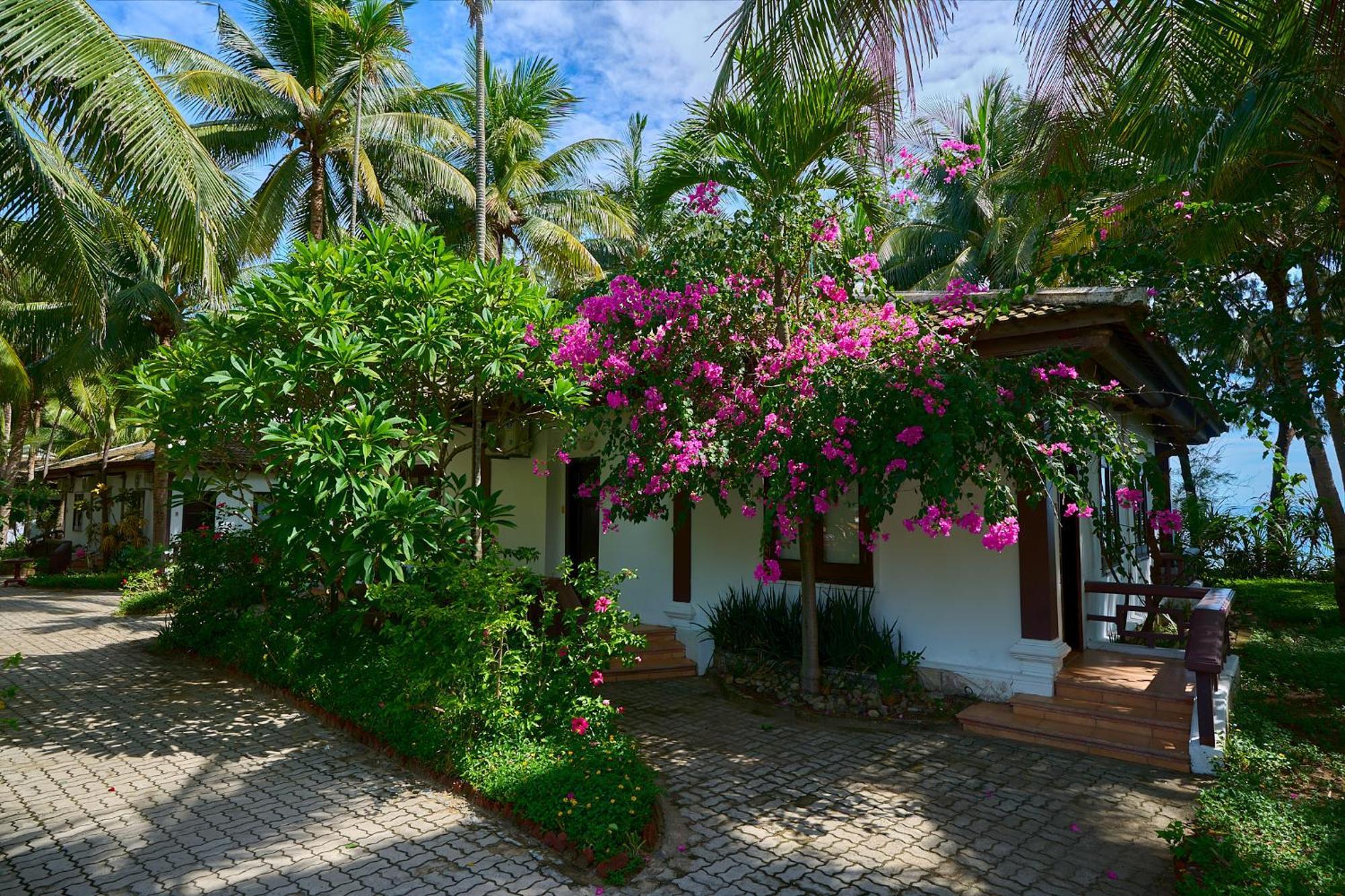 Lang Co Beach Resort Resort 4*