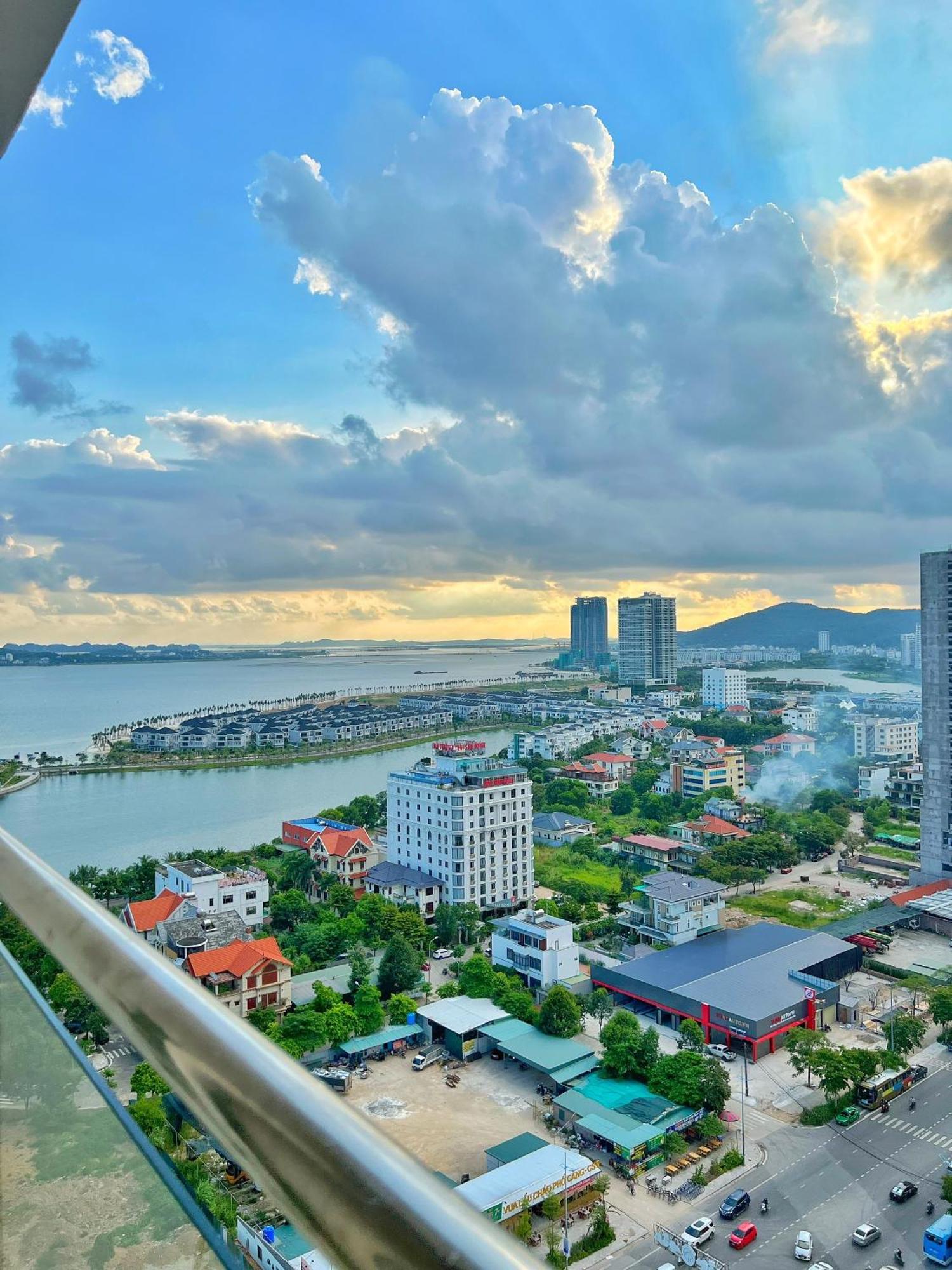 Halong Luxury *