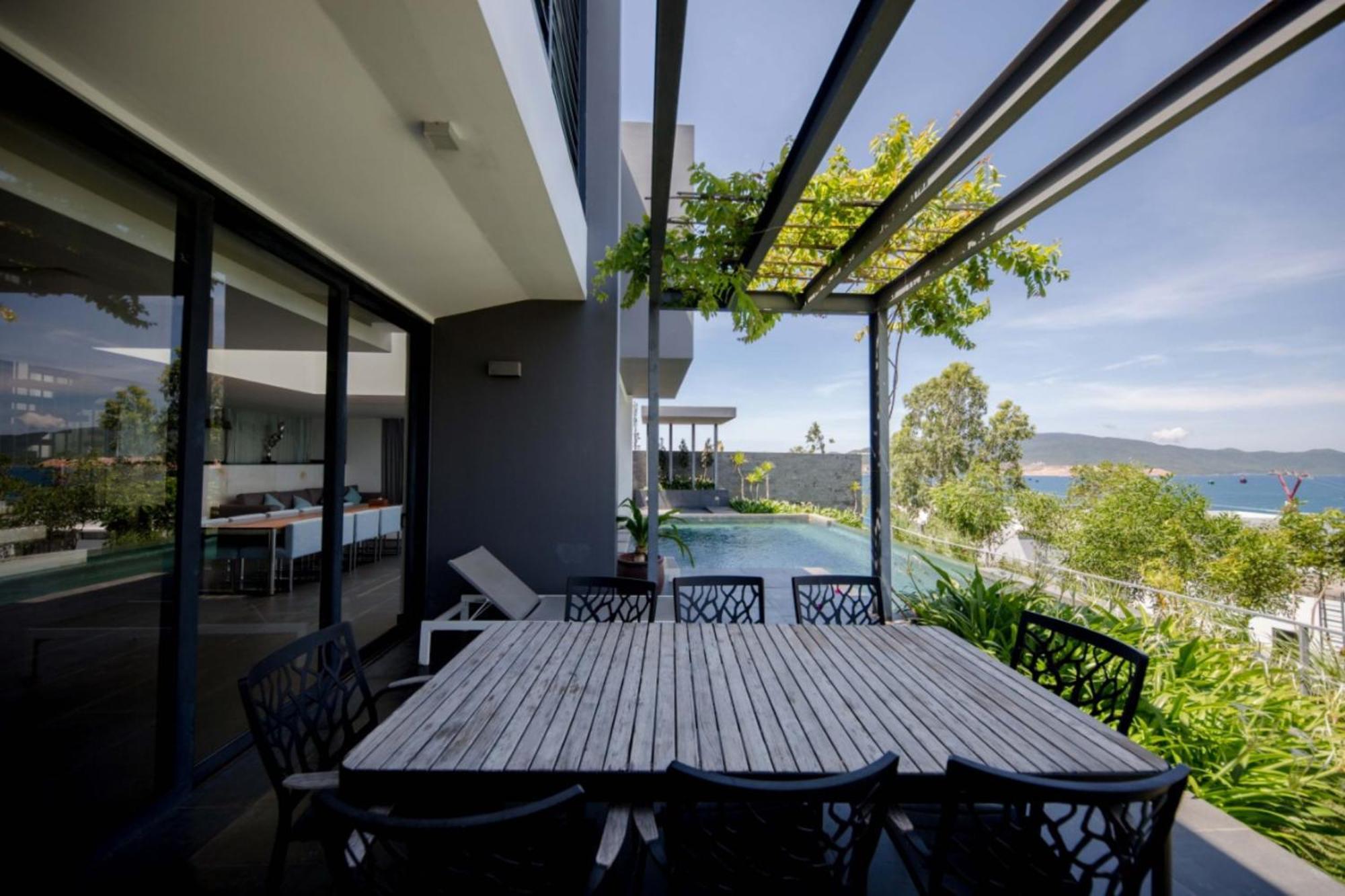 Ocean Front *