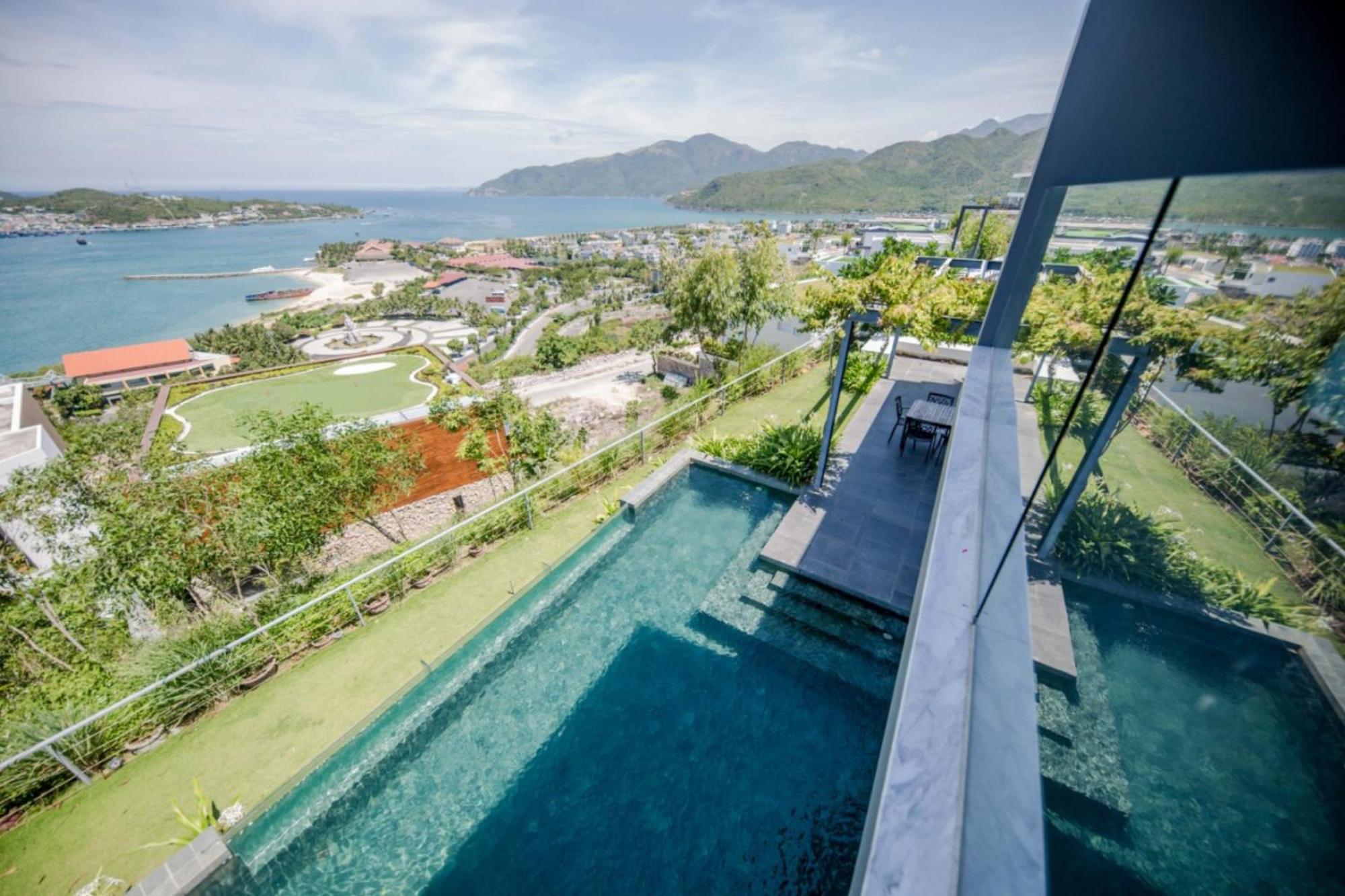 Ocean Front *