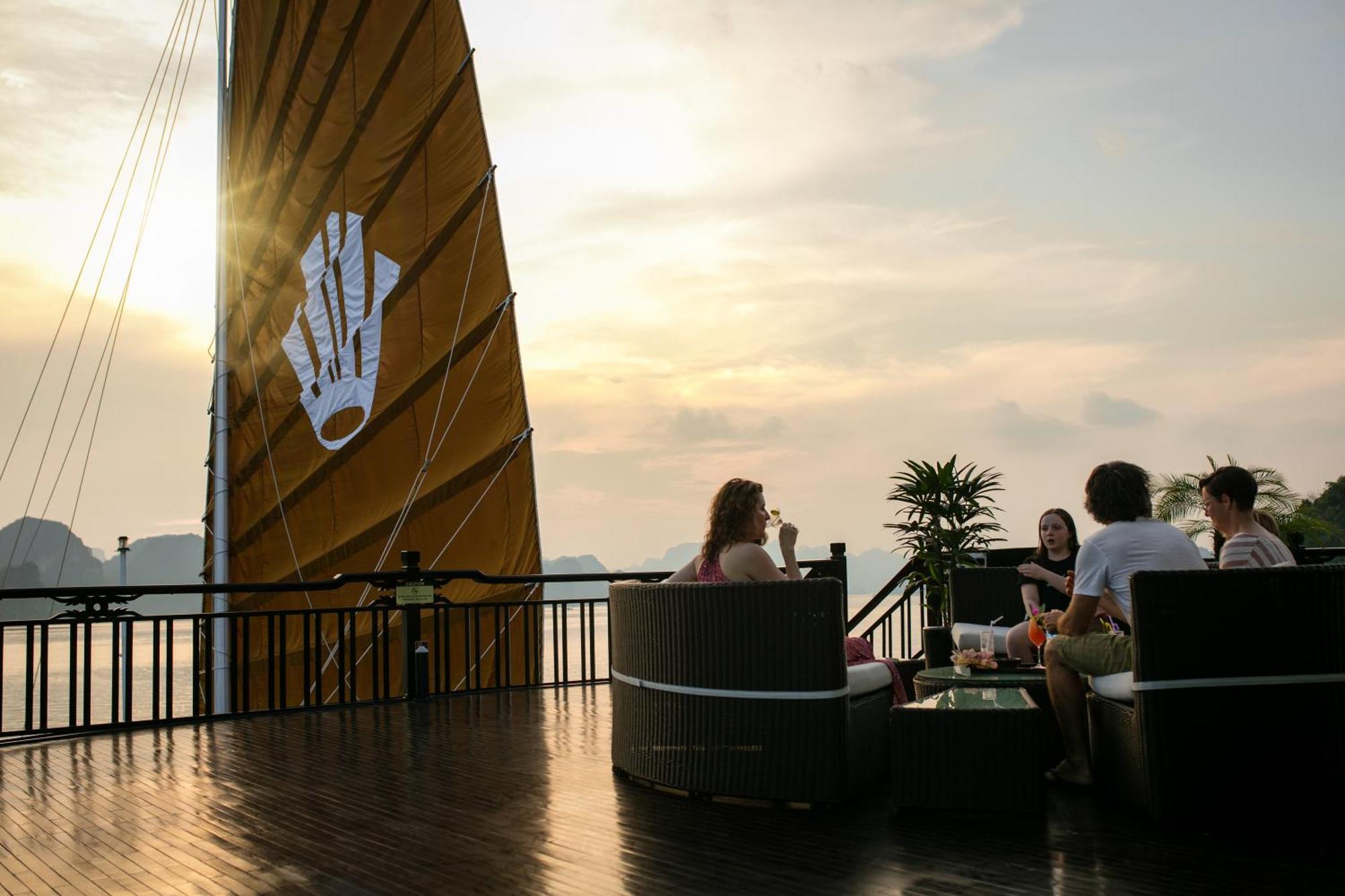 Genesis Luxury Regal Cruises 5* Ha Long