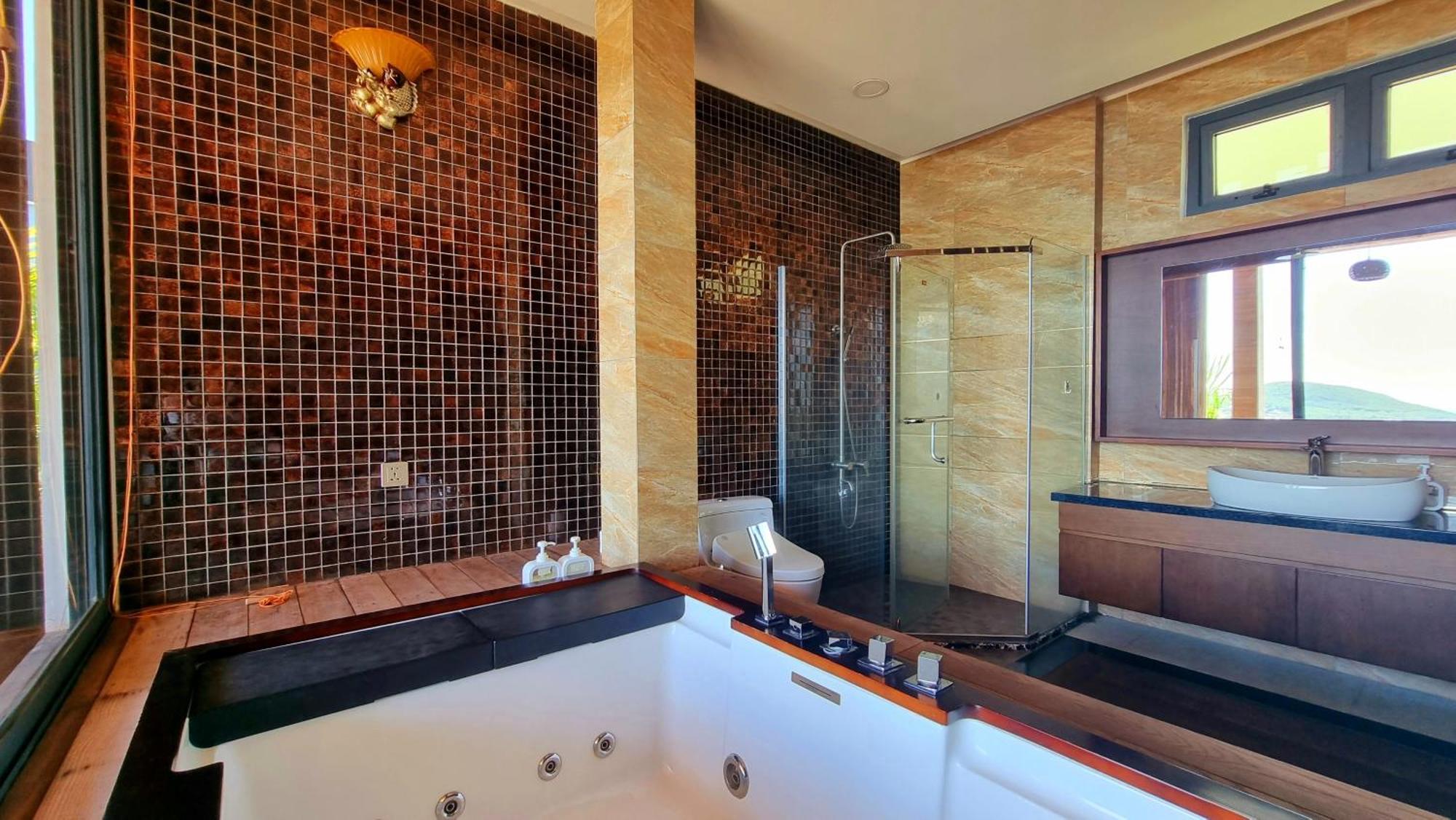 Villa The Hill Ocean With 5 Bedrooms And Infinity Pool Nha Trang
