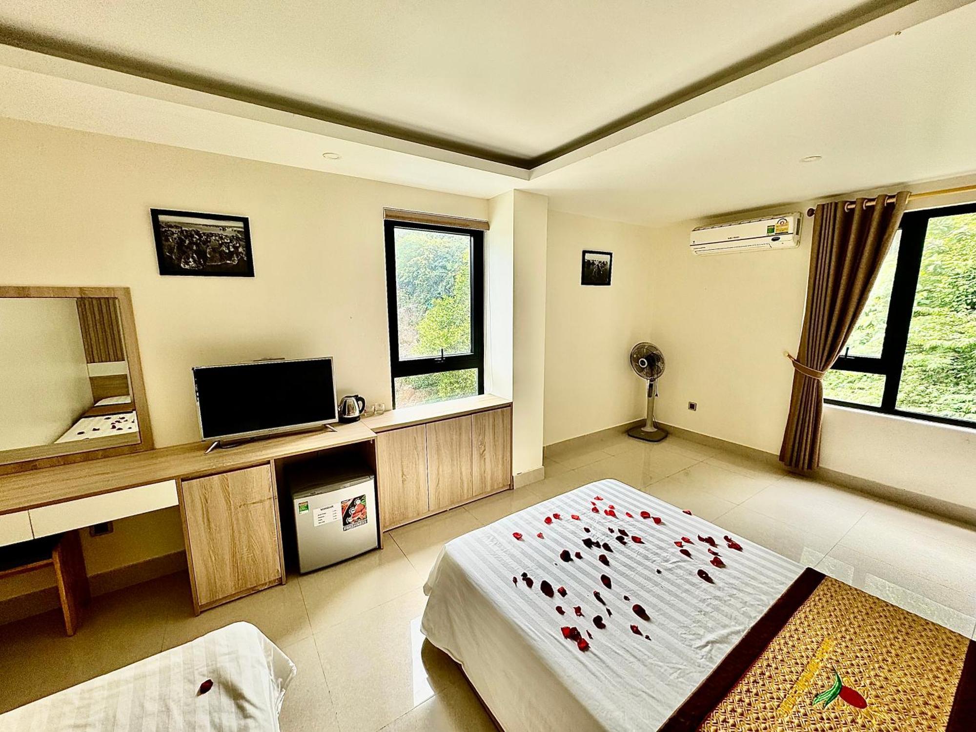 Sunflower Catba Hotel *