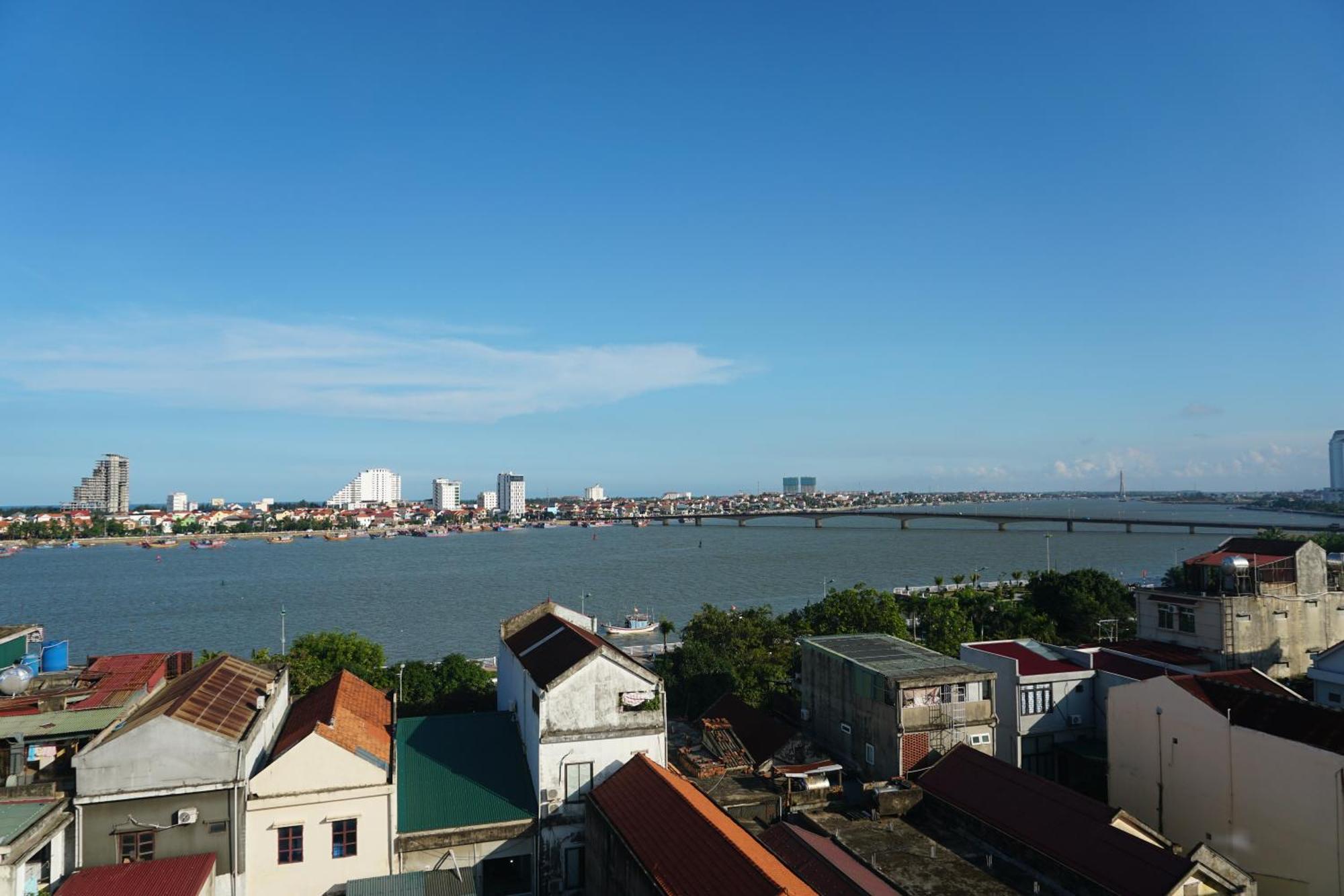 Minh Quang *