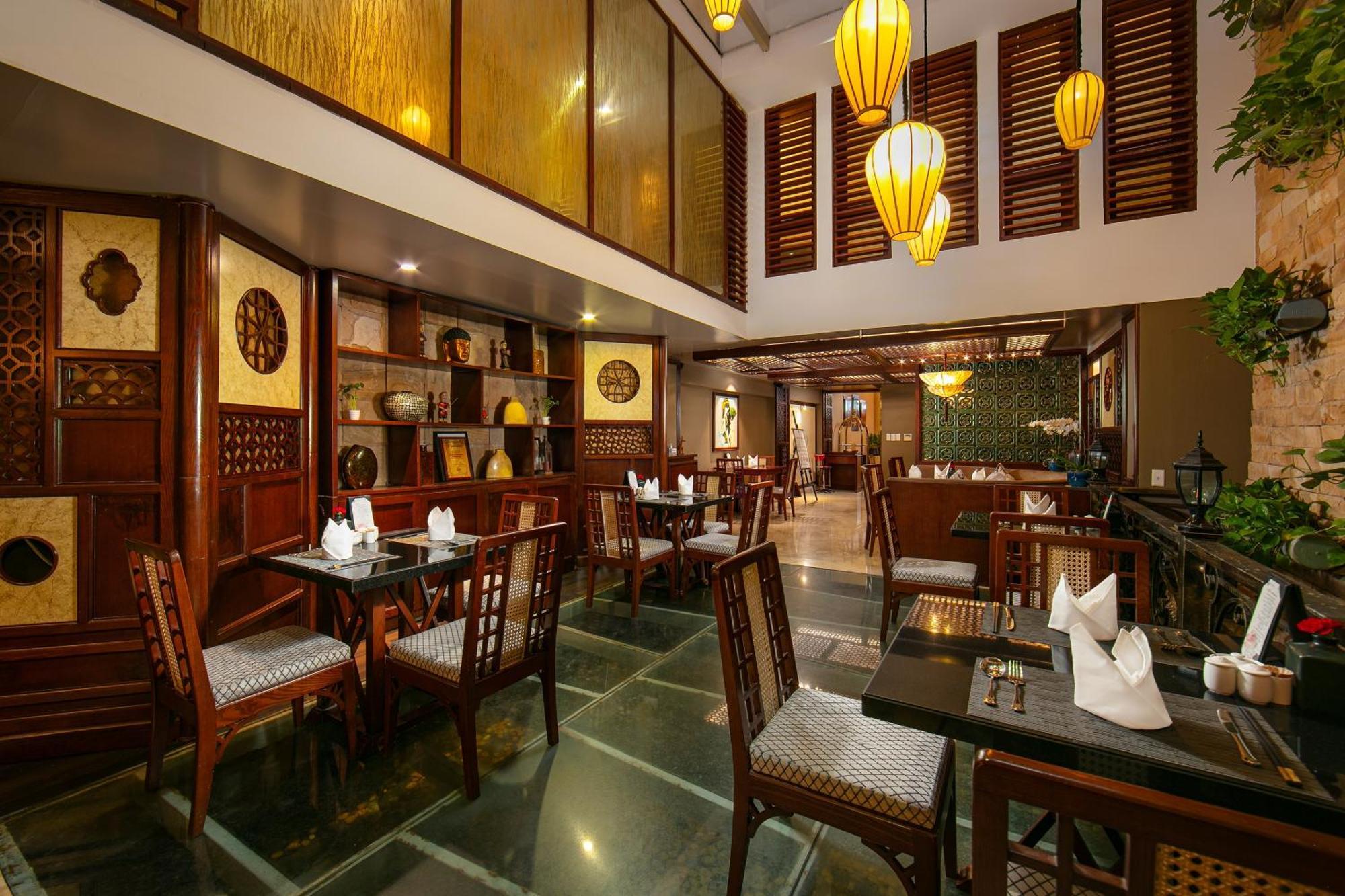 Oriental & Khách sạn