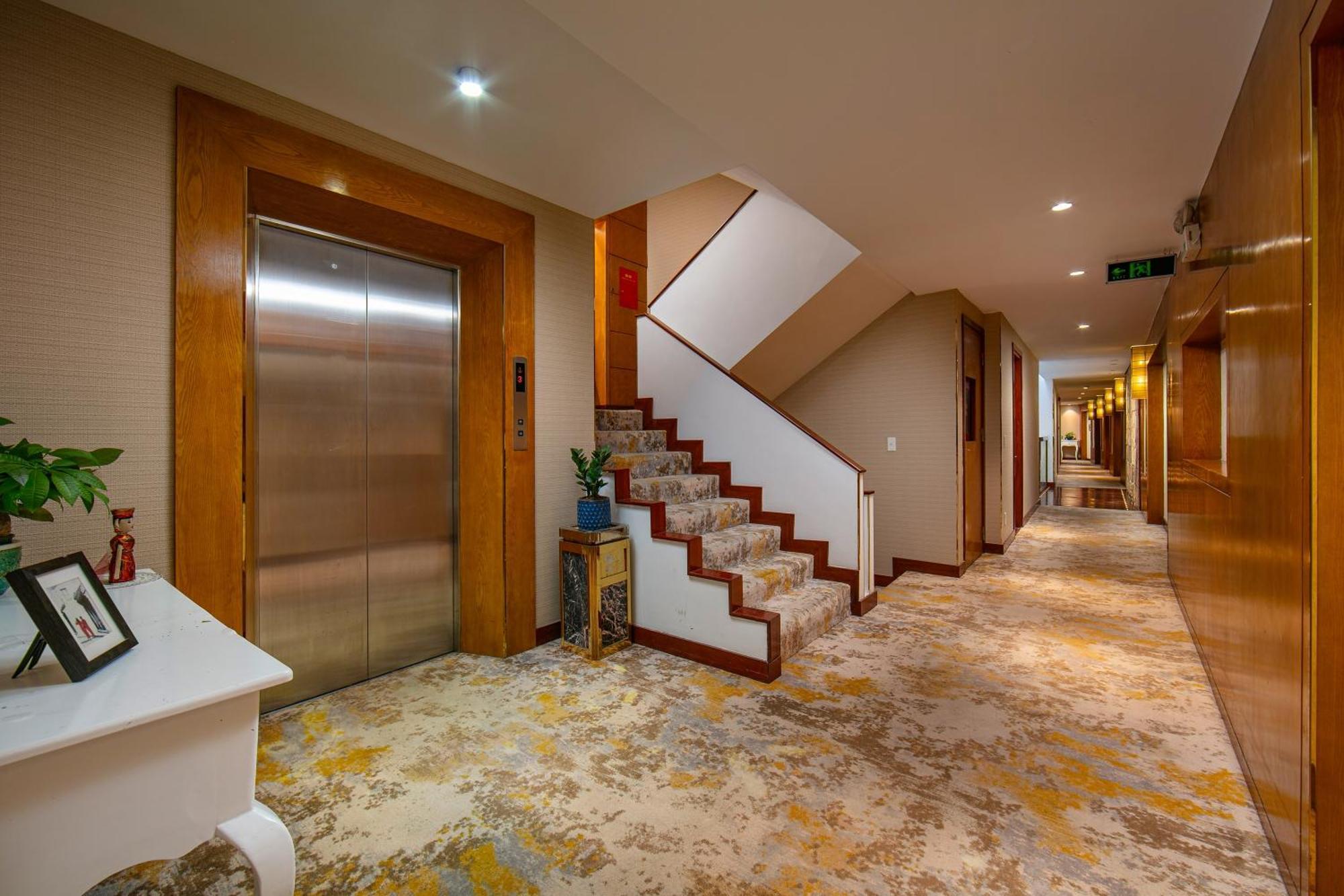 Oriental & Khách sạn 4*