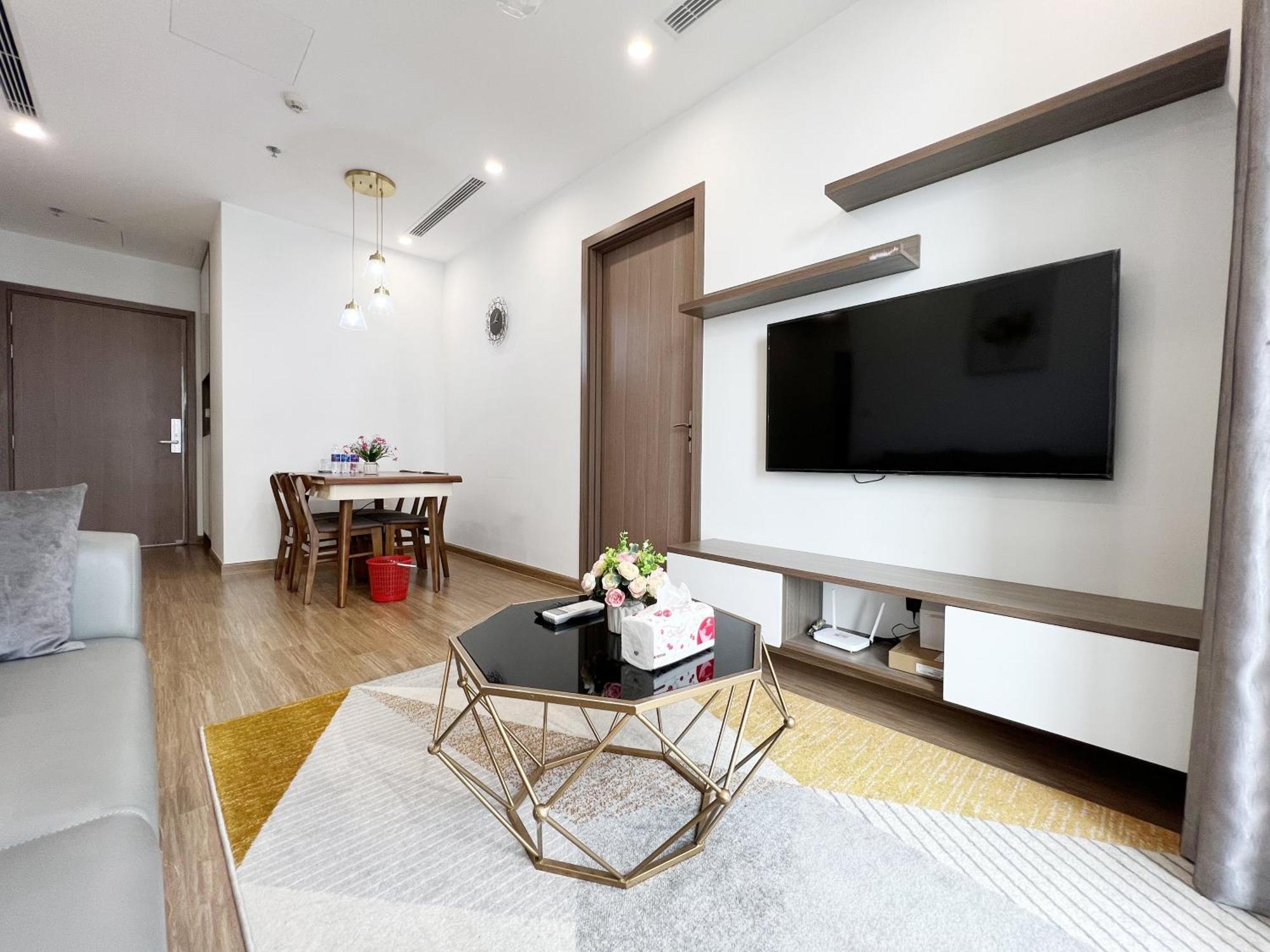 Q's Vinhomes Skylake Apartment