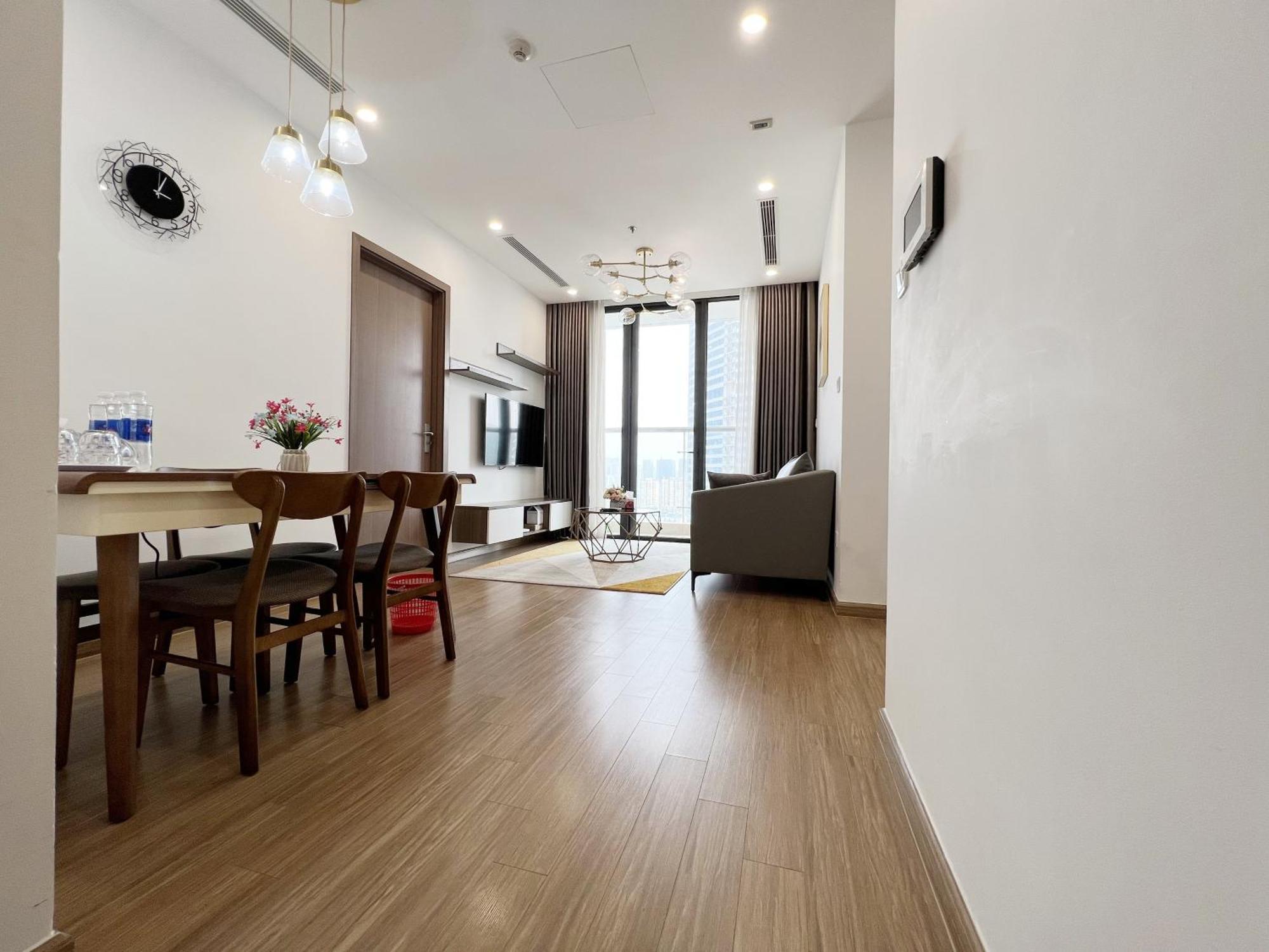 Q's Vinhomes Skylake Apartment *