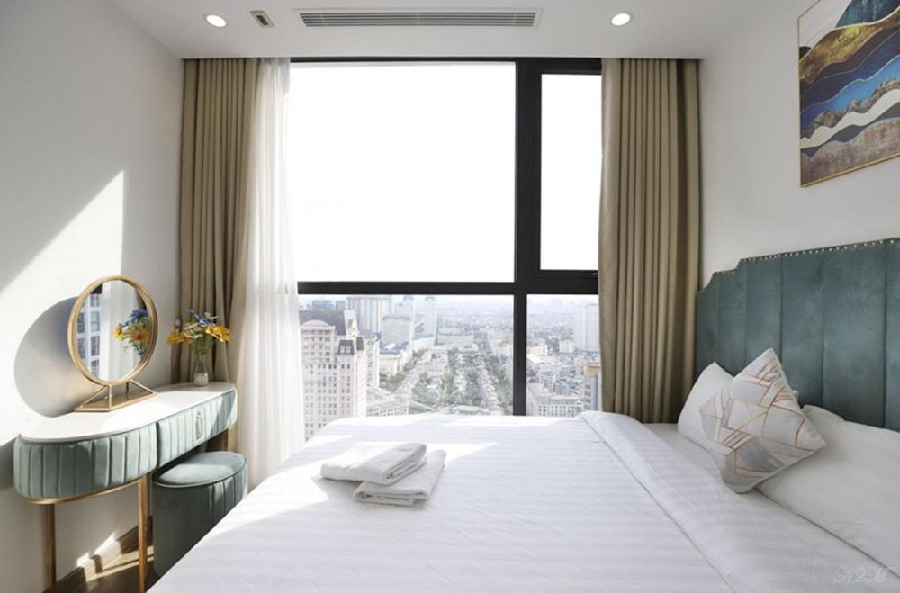 Apartment Q's Vinhomes Skylake *