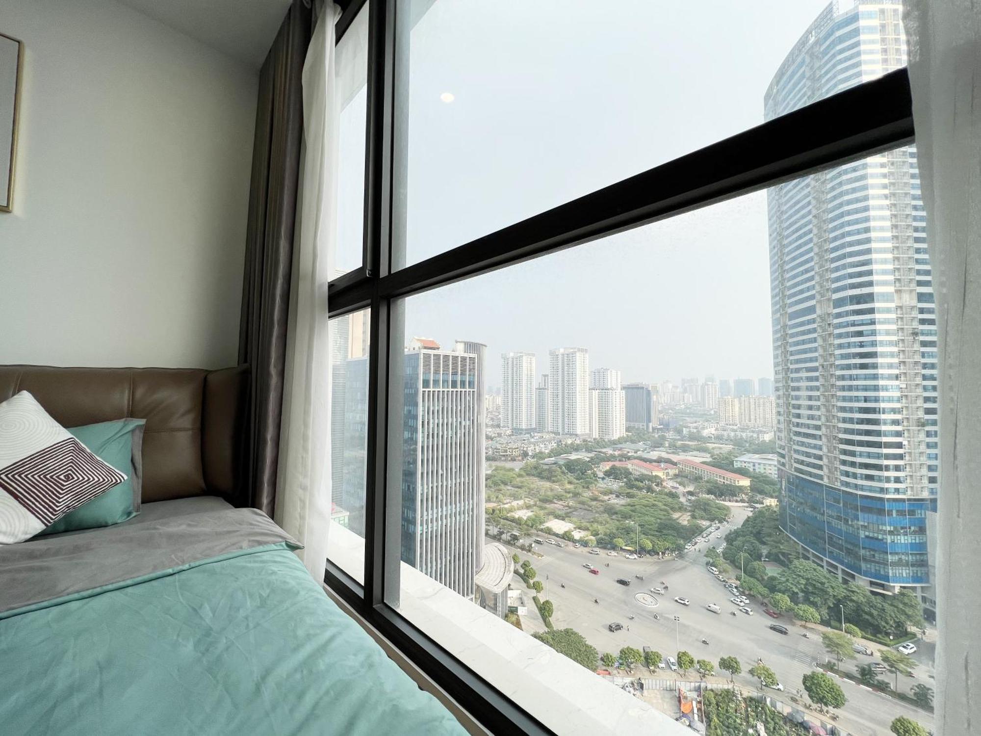 Q's Vinhomes Skylake Apartment *