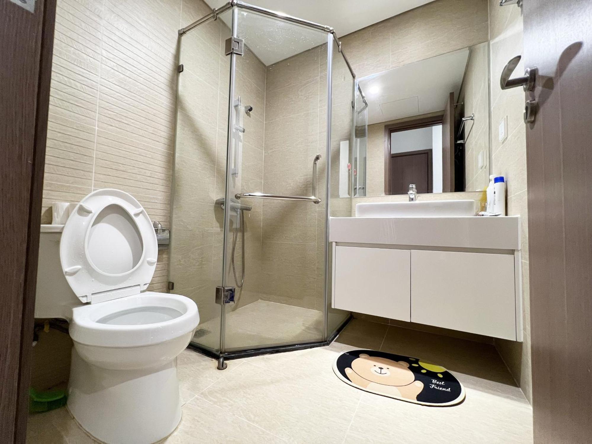 Apartment Q's Vinhomes Skylake