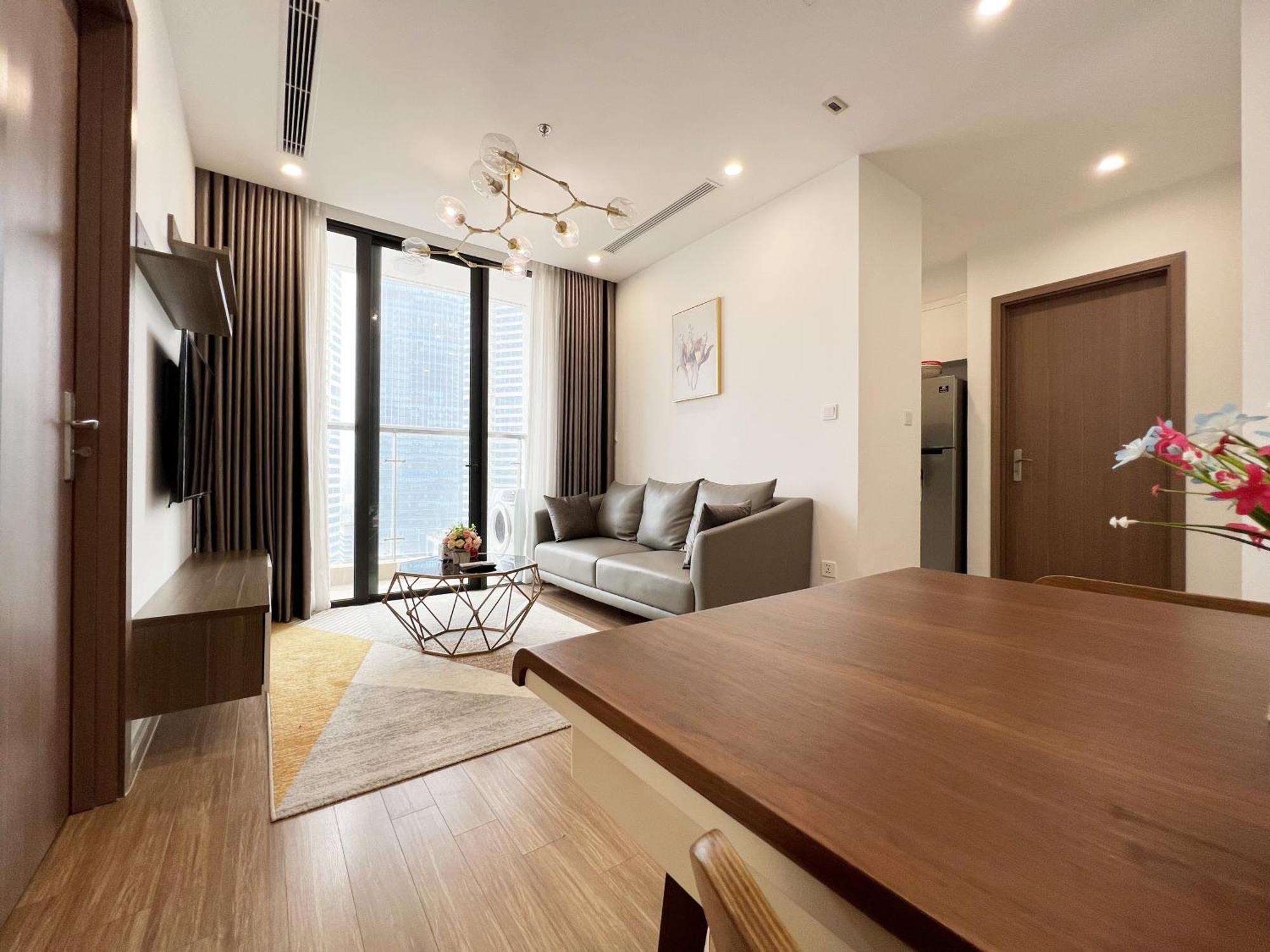 Q's Vinhomes Skylake * Hanoi
