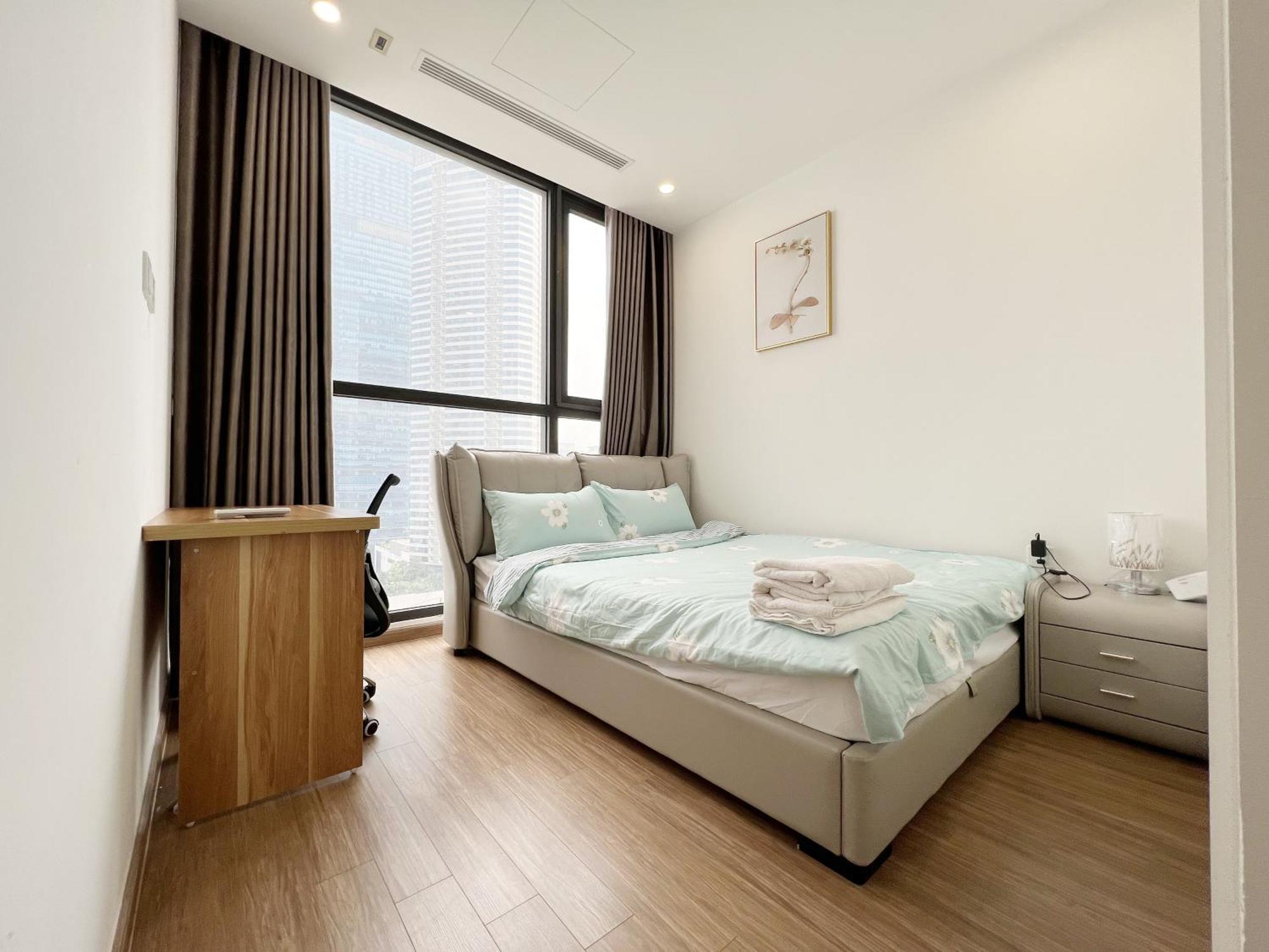 Apartment Q's Vinhomes Skylake *