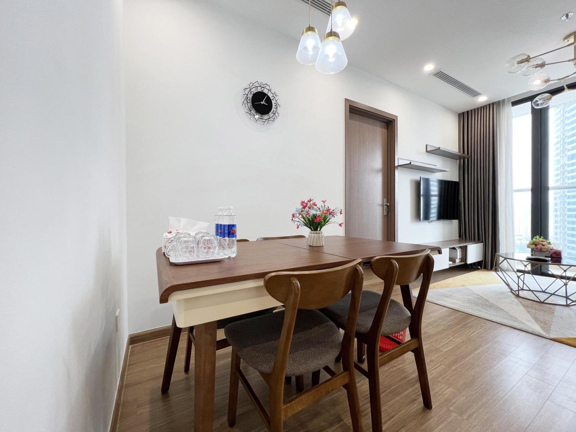 Apartment Q's Vinhomes Skylake *