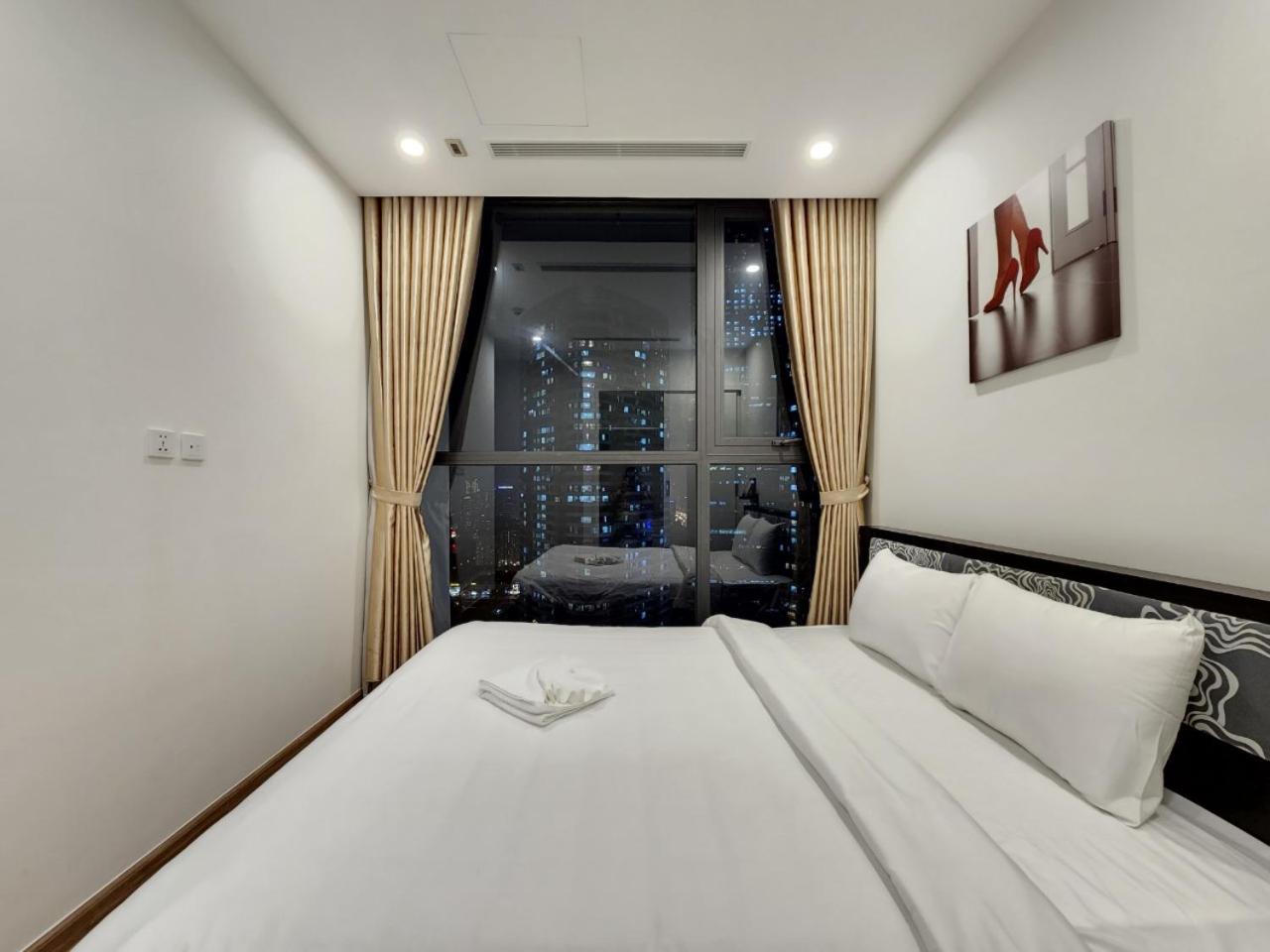 Q's Vinhomes Skylake Apartment *