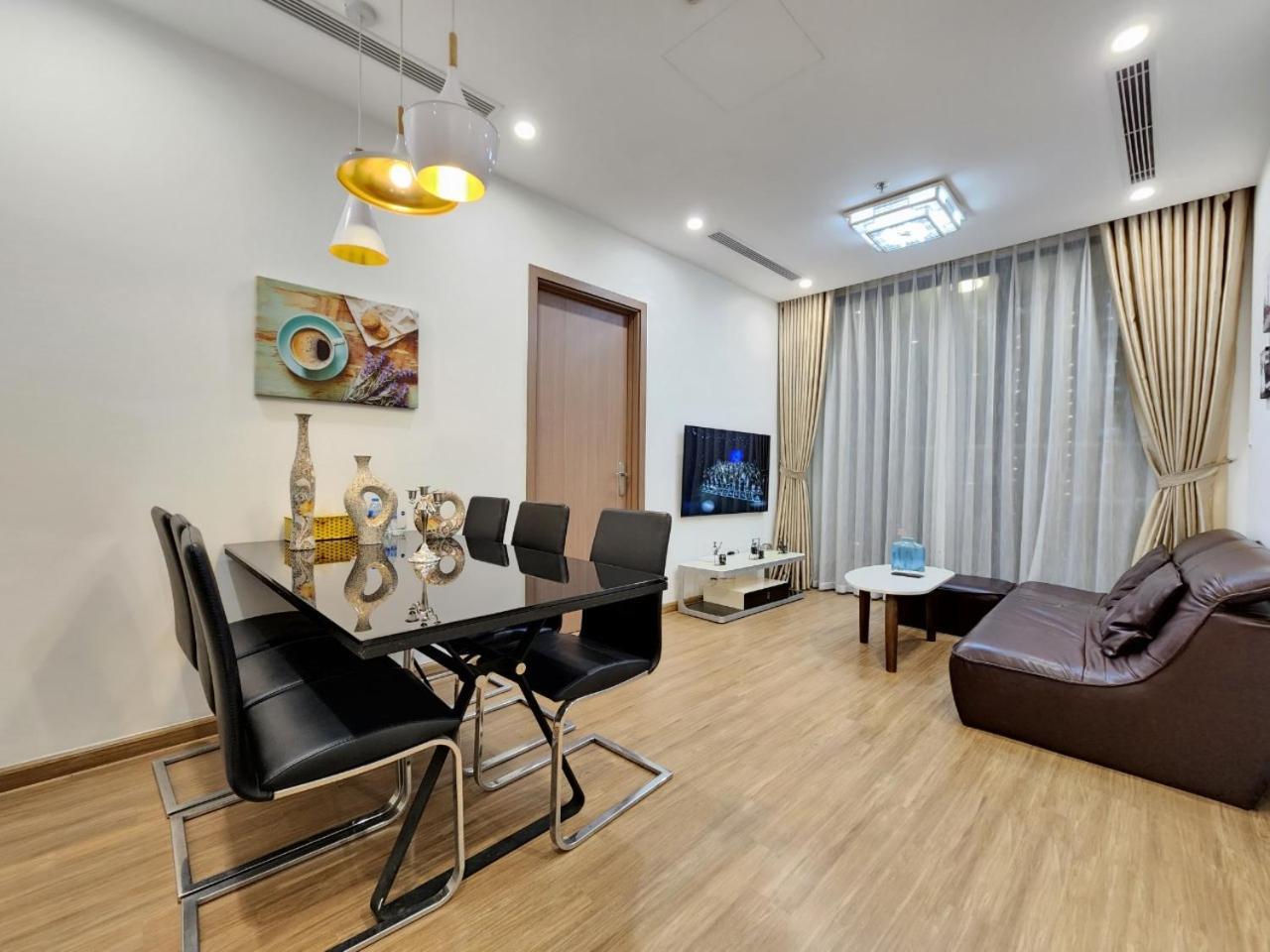 Q's Vinhomes Skylake * Hanoi