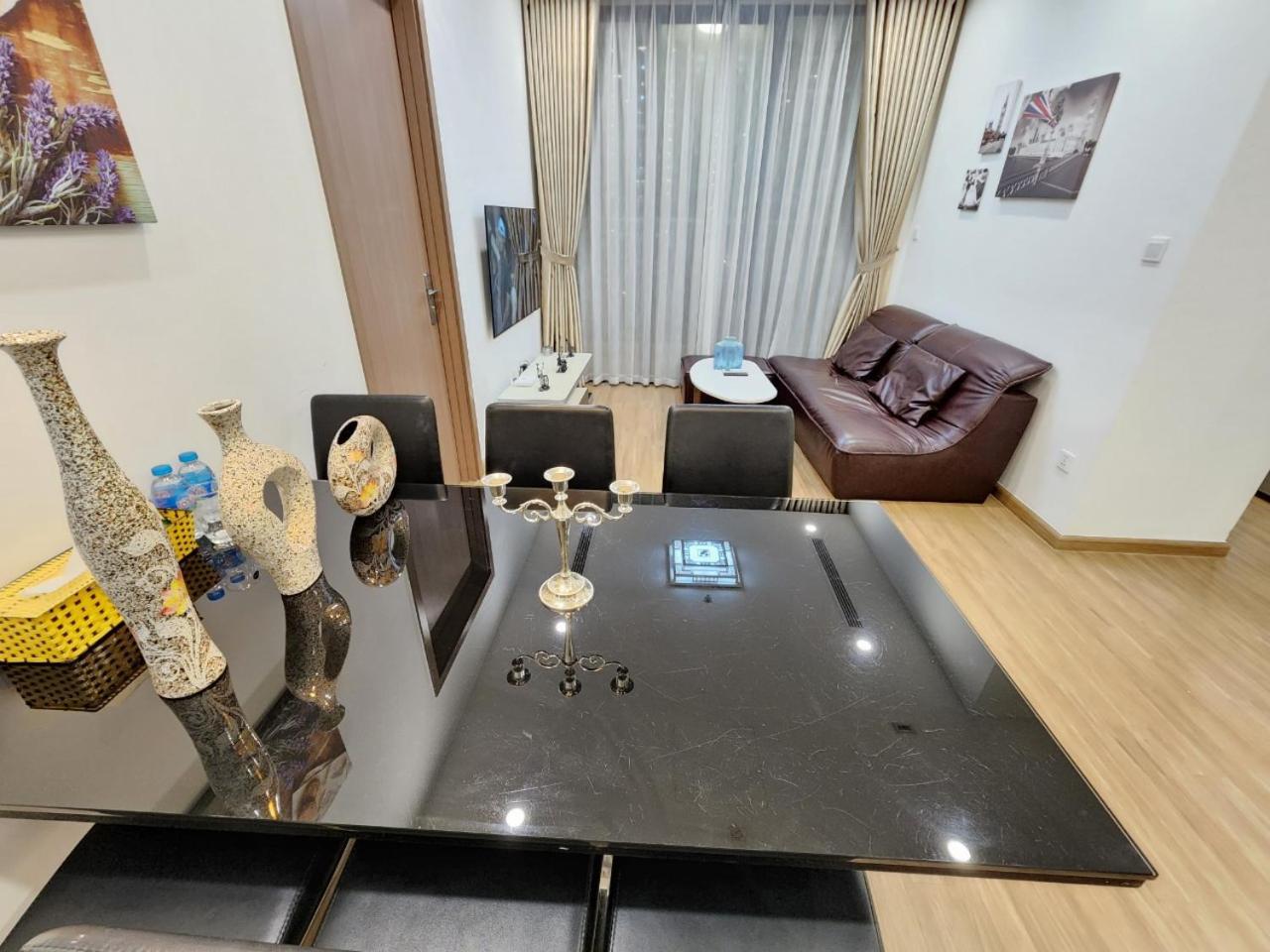 Apartment Q's Vinhomes Skylake