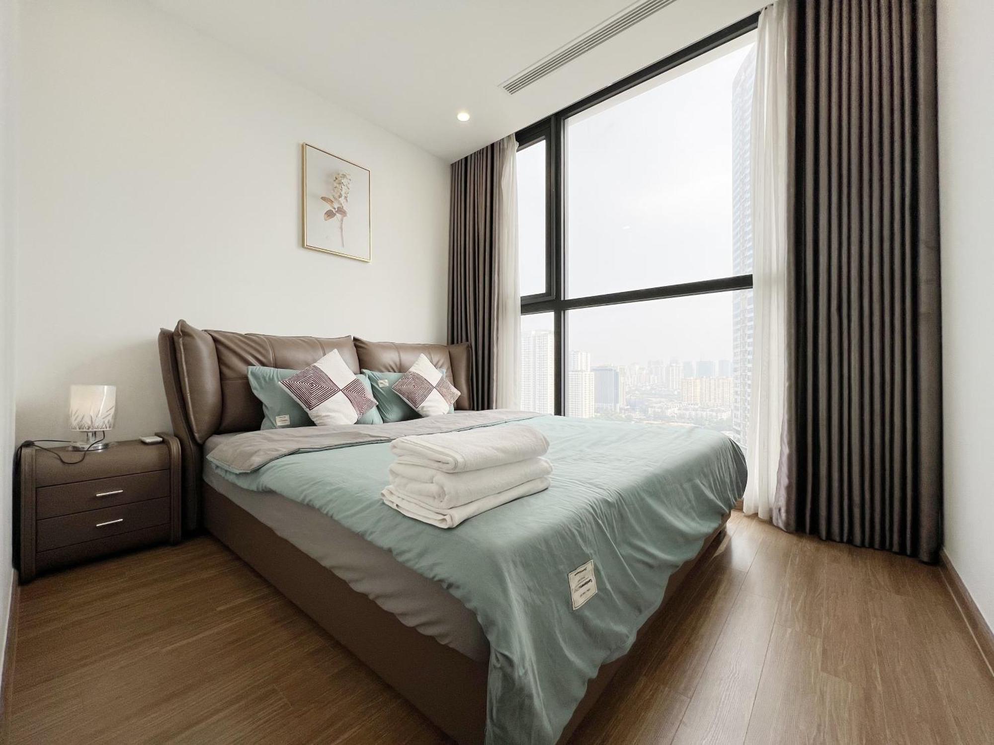 Q's Vinhomes Skylake Apartment *