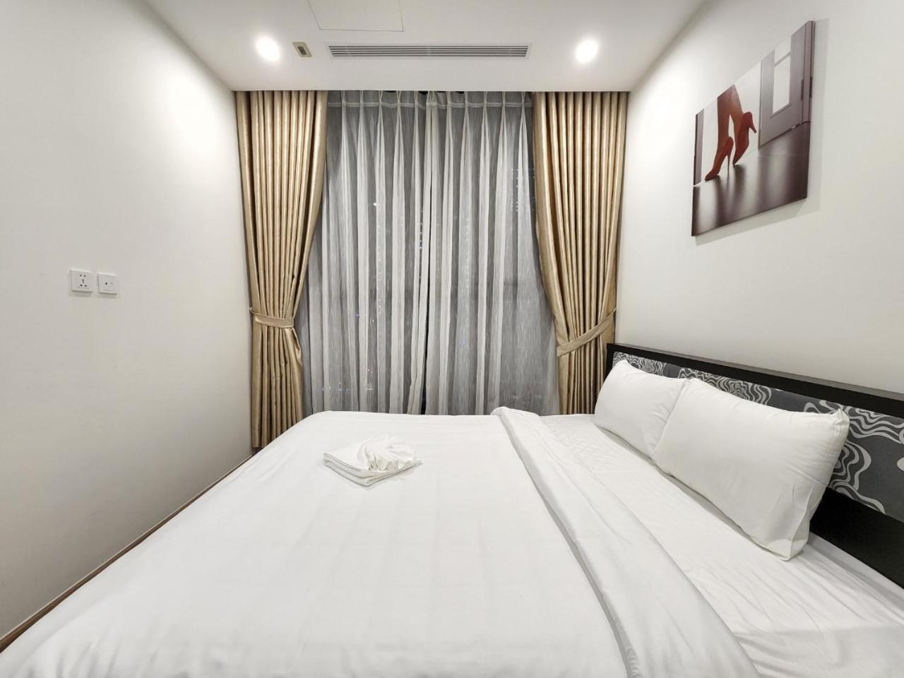 Q's Vinhomes Skylake * Hanoi