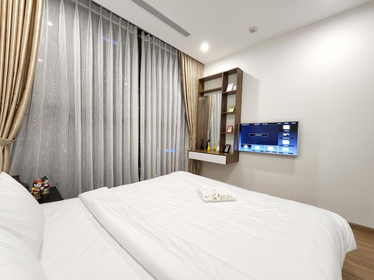 Q's Vinhomes Skylake Apartment
