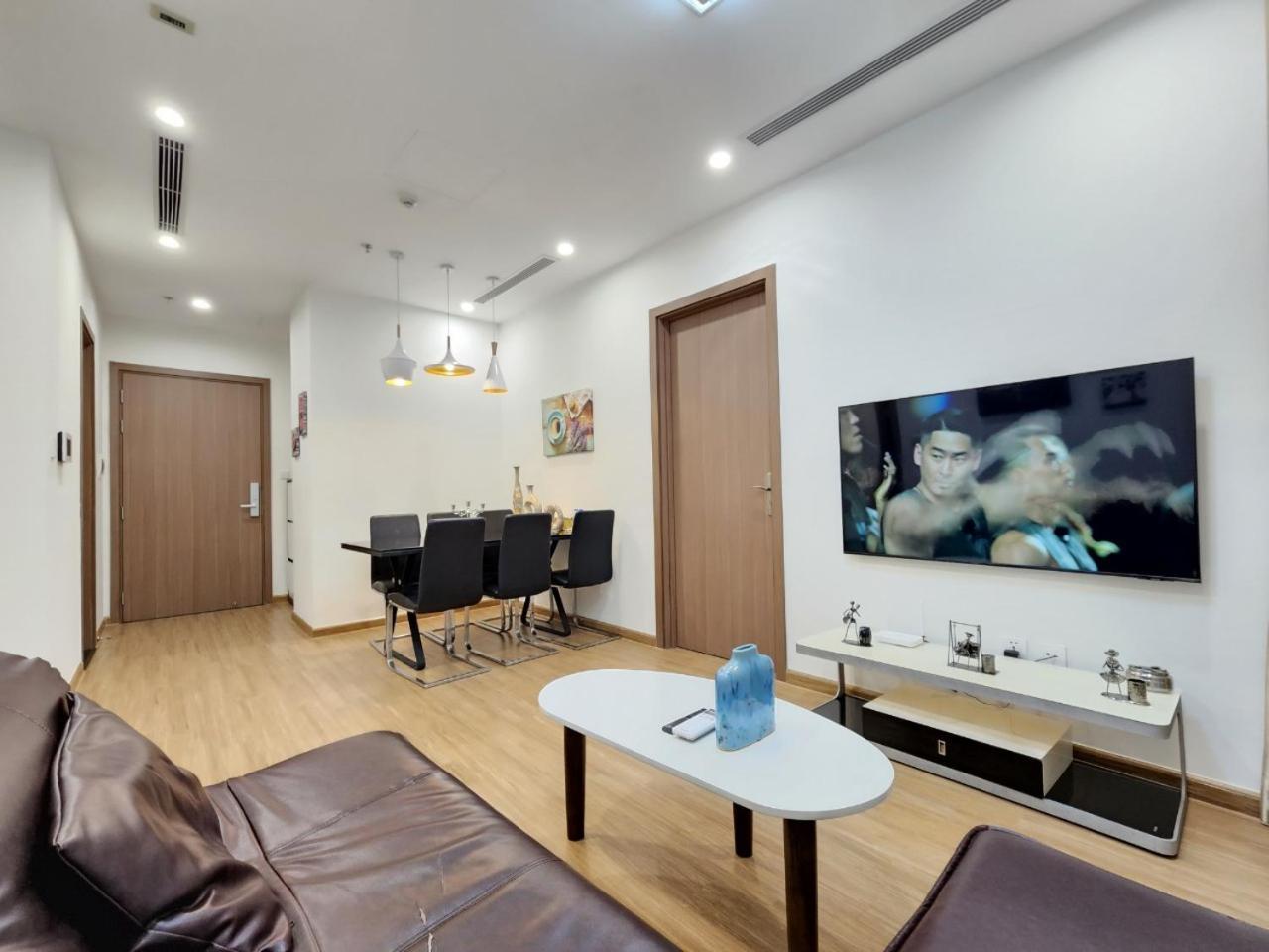 Q's Vinhomes Skylake Apartment *
