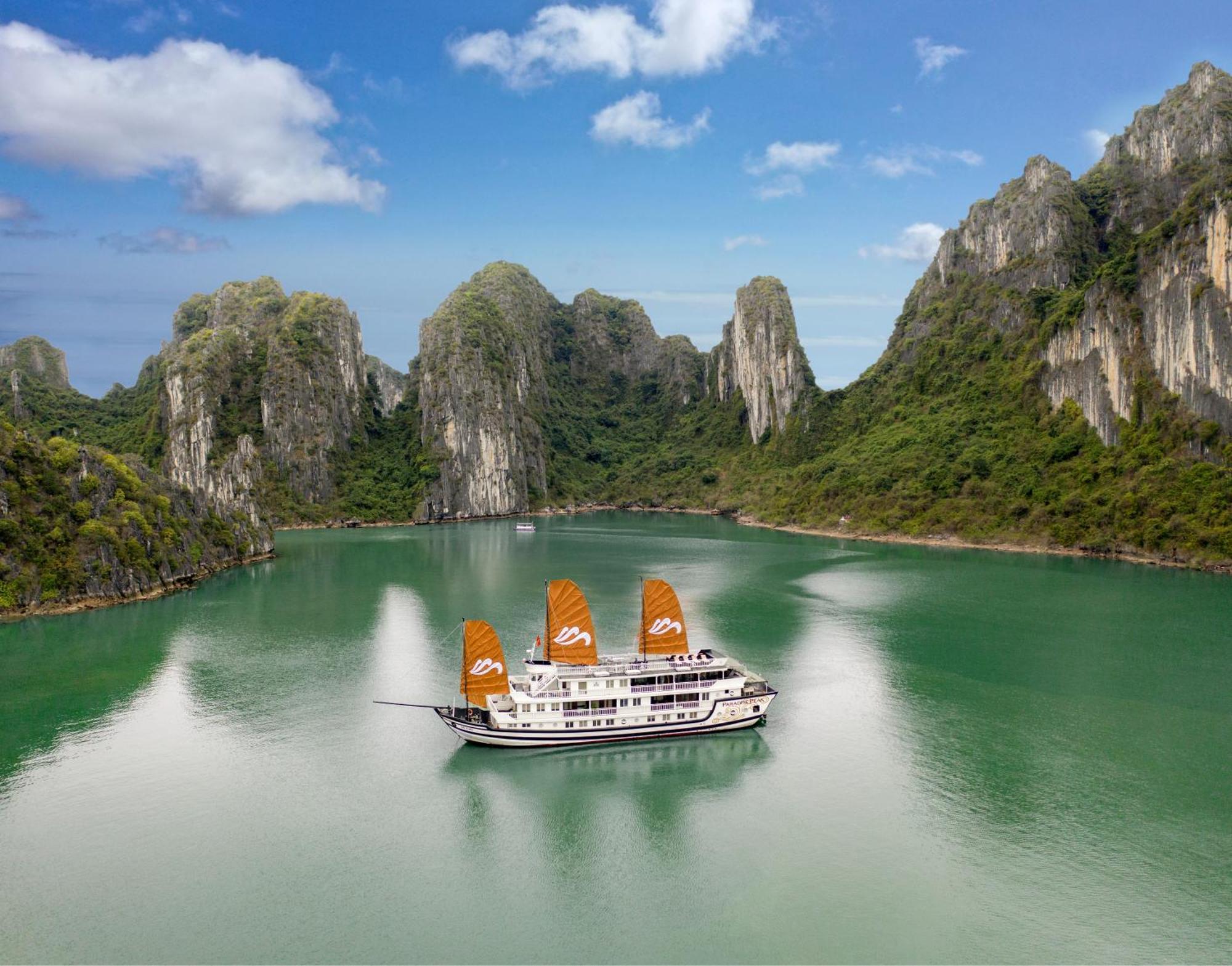 Paradise Peak Cruise  Ha Long