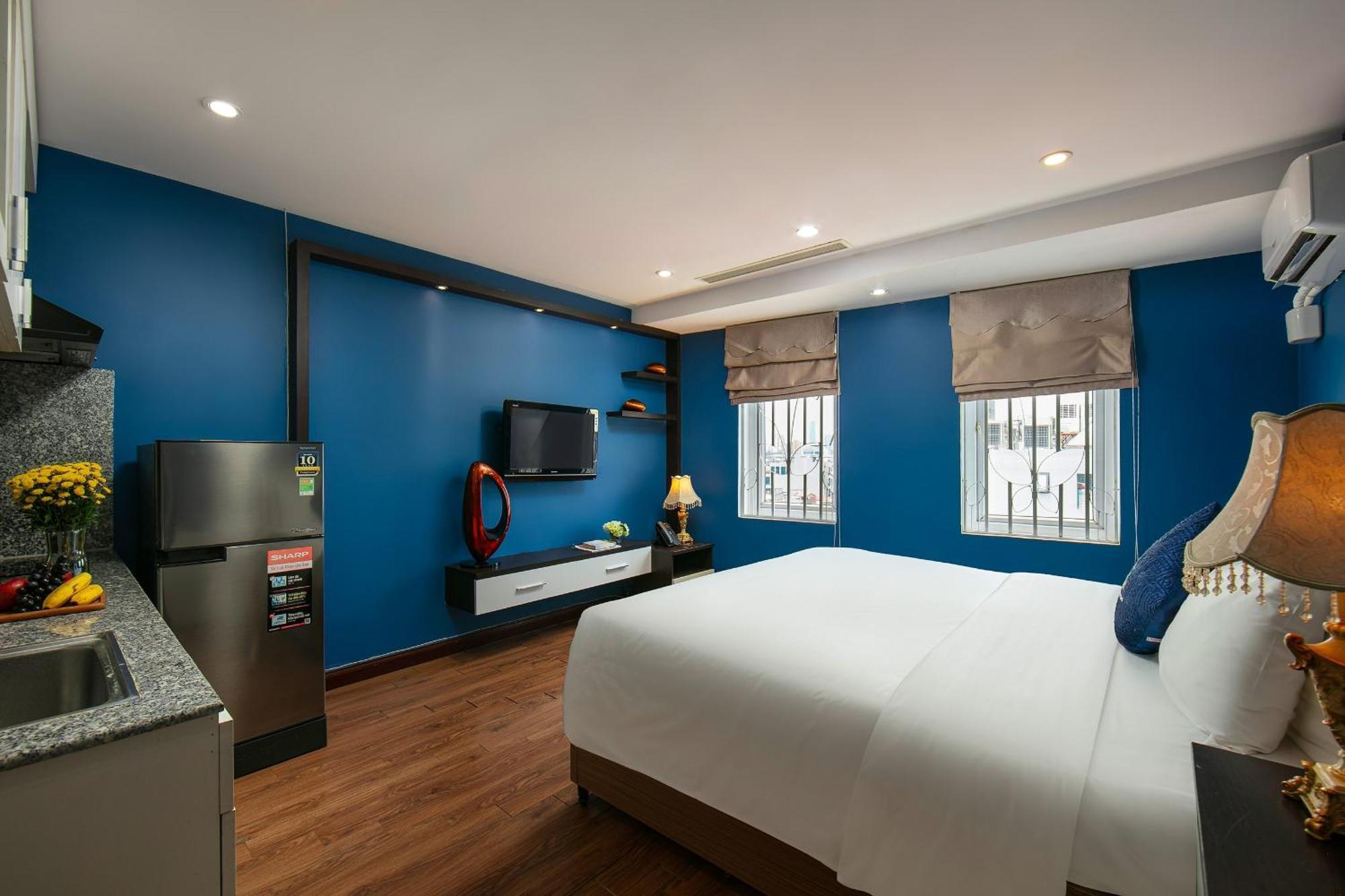 Hotel 20 &